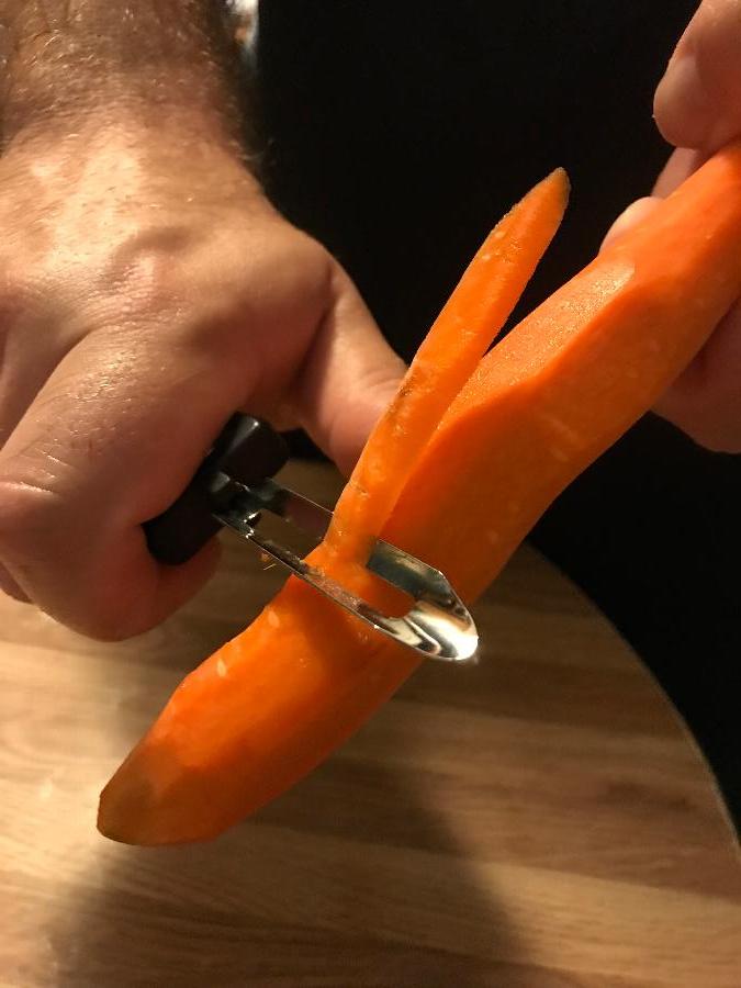 6" Floating Vegetable Peeler with Straight Stainless Steel Blade