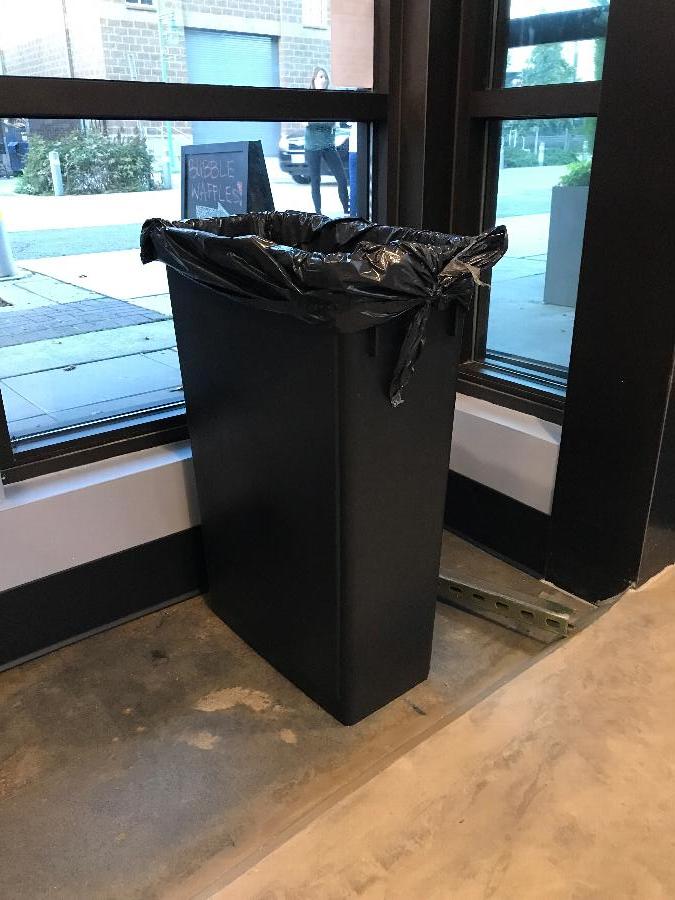 23 Gallon Trash Can (Black, Slim) - WebstaurantStore