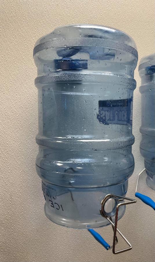 San Jamar SI6000 SafTIce 6 Gallon Ice Tote