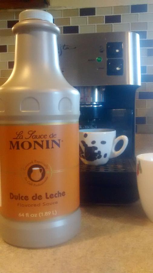 Monin 64 fl. oz. Dulce de Leche Flavoring Sauce