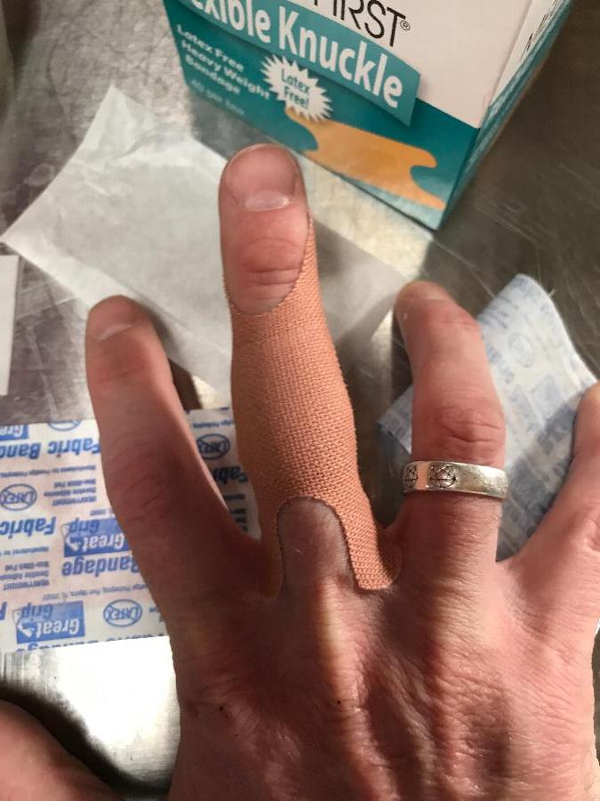 Medique 61678 MediFirst Woven Knuckle Bandage 40/Box