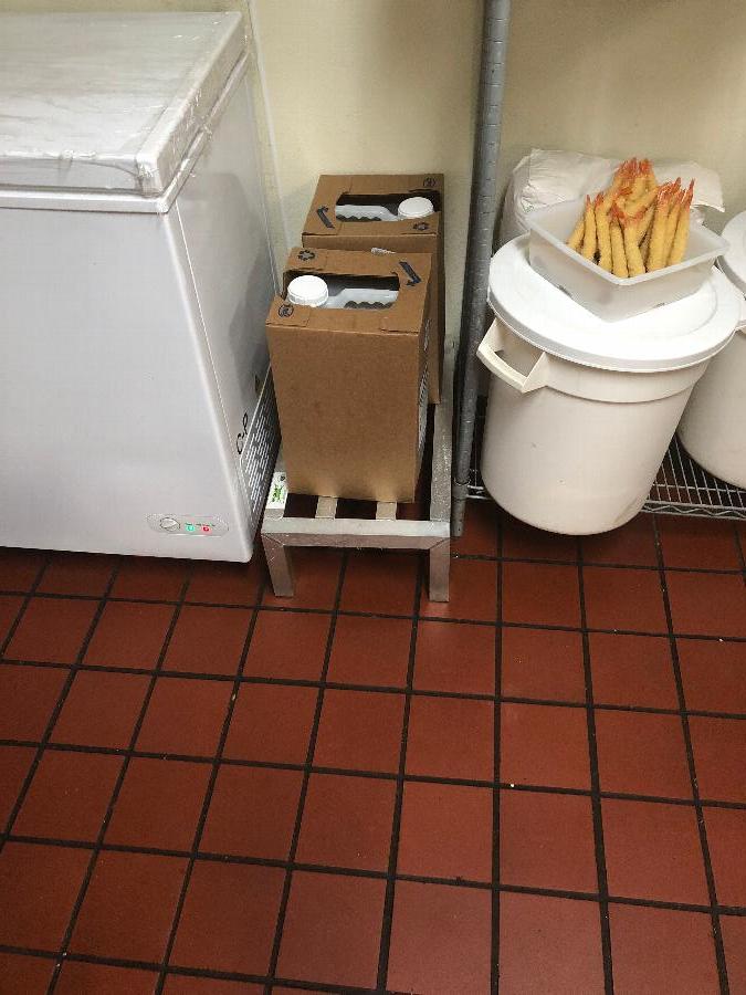 aluminum-dunnage-rack-24-x-14-x-8-webstaurantstore