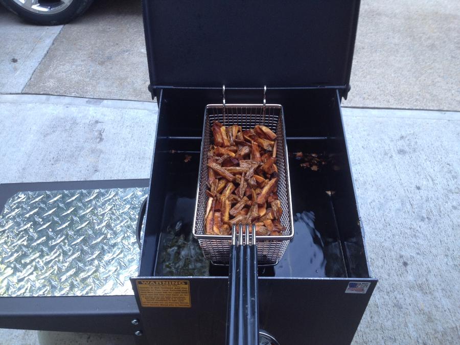 Cajun Fryer R & V Works FF2R 4 Gallon Liquid Propane Outdoor Cajun