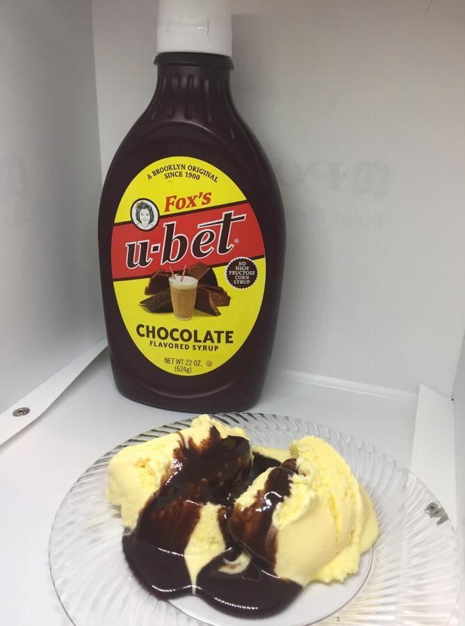 Fox's UBet 22 oz. Squeeze Bottle Chocolate Syrup