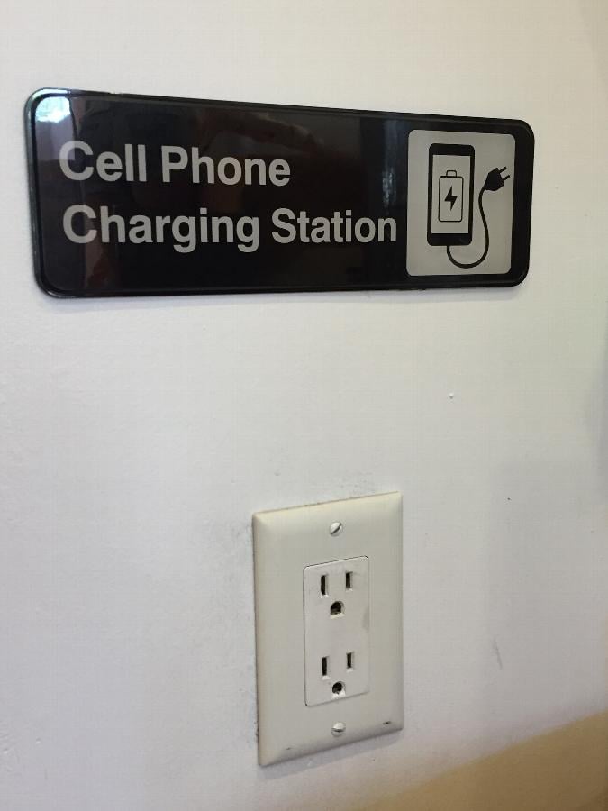 Tablecraft 394565 Cell Phone Charging Station Sign Black and White, 9