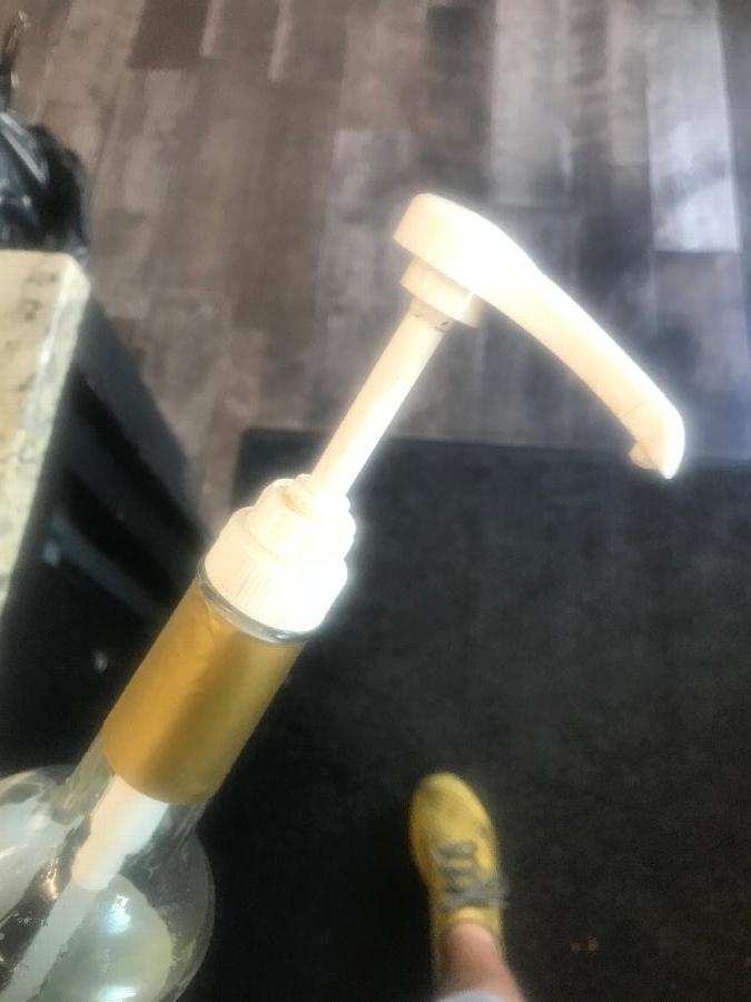 Tablecraft 66128 0.25 oz. Coffee Flavoring Syrup Pump for 700 mL, 750