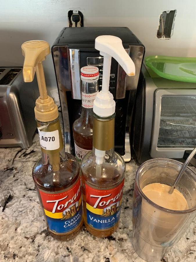 Tablecraft 66128 0.25 oz. Coffee Flavoring Syrup Pump for 700 mL, 750