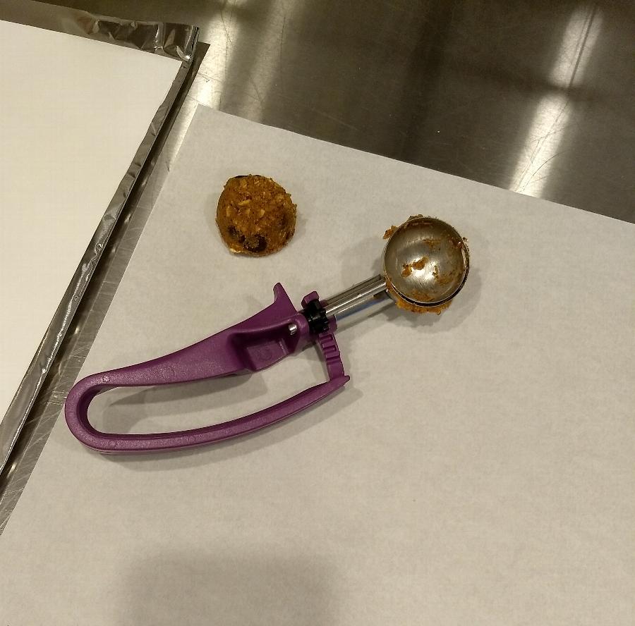 Vollrath 47400 #40 Purple Squeeze Handle Disher - 0.72 oz.