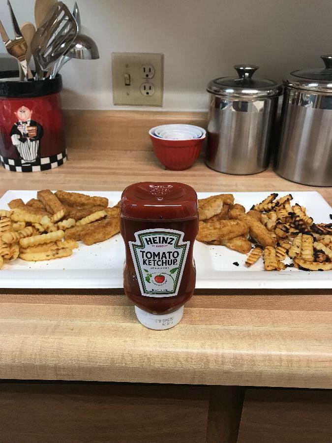 Heinz Ketchup 14 oz. Upside Down Squeeze Bottle