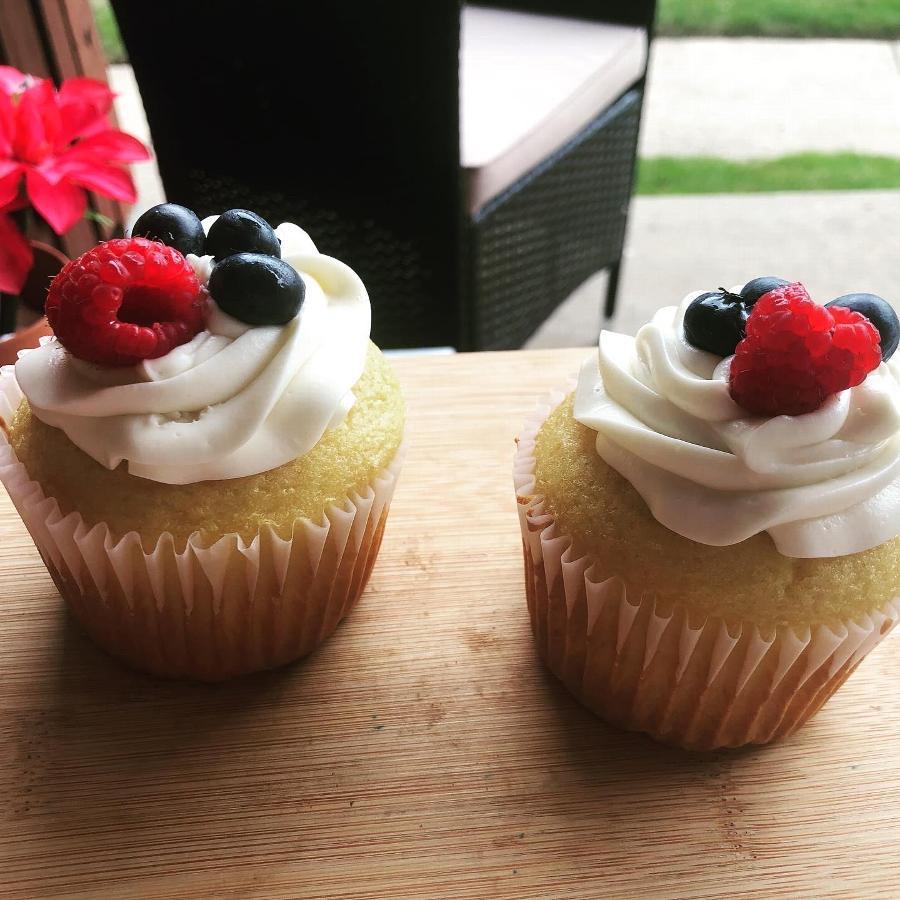 White Fluted Jumbo Baking Cup 2 1/4" x 1 7/8" 10000/Case