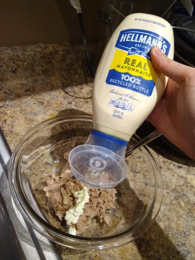 Hellmann's Real Mayonnaise 20 oz. Upside Down Squeeze Bottle 12/Case