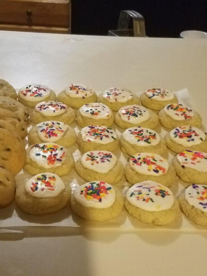 Baker's Mark 12" x 16" Half Size Quilon® Coated Parchment Paper Bun / Sheet Pan Liner Sheet