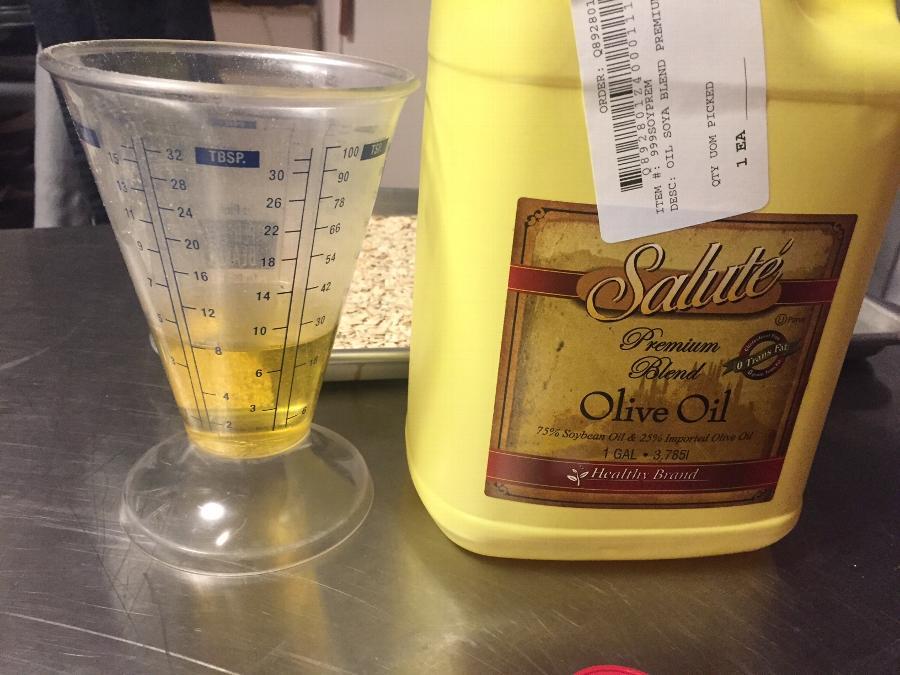 Salute Brand Premium Blend Soy Salad Oil 1 Gallon