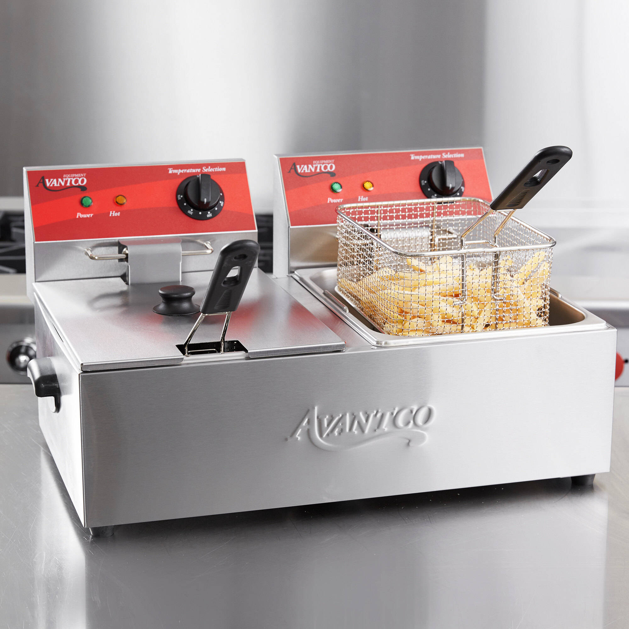 Avantco F102 20 lb. Dual Tank Electric Countertop Fryer 120V, 3500W
