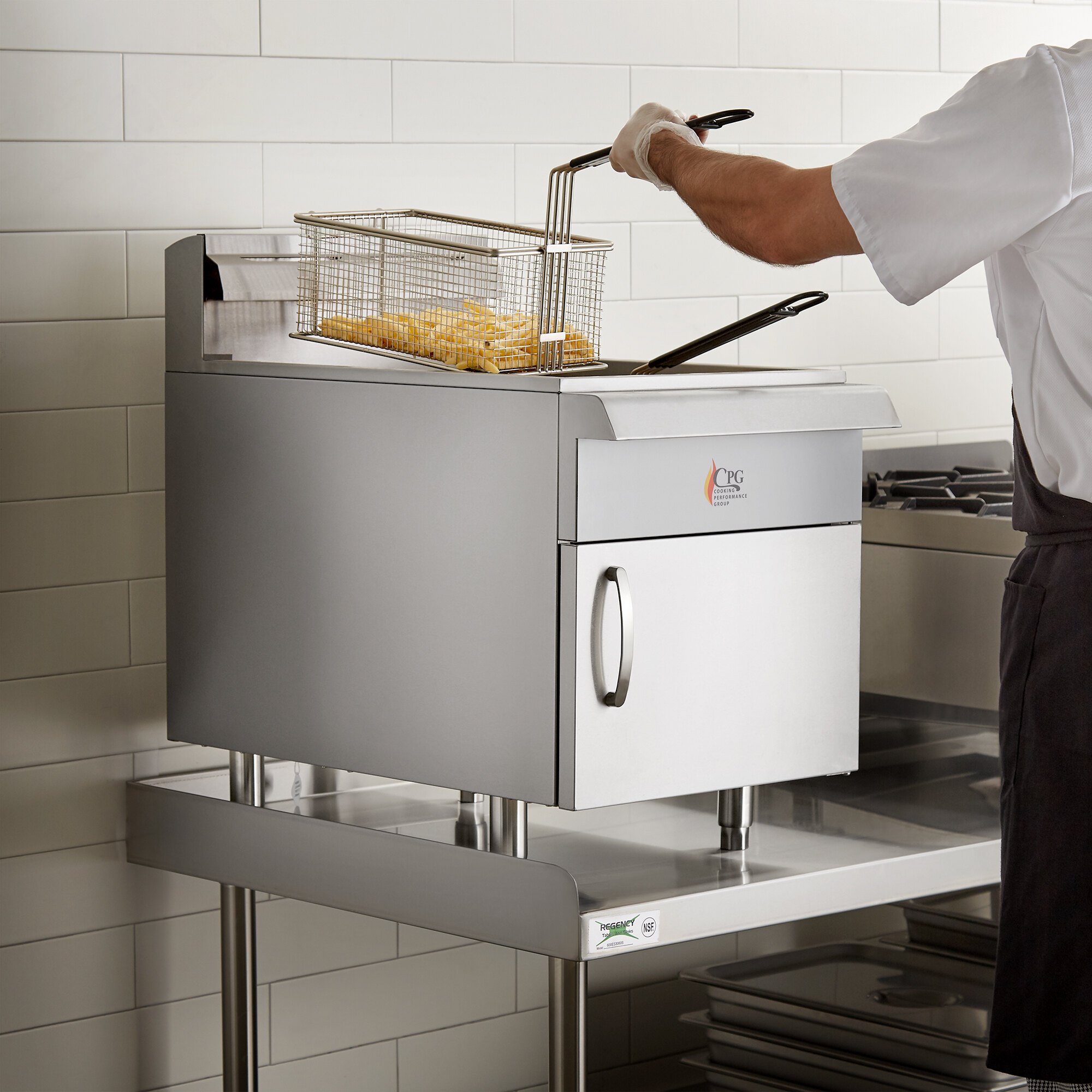 Cooking Performance Group FCPG30 Natural Gas 30 lb. Countertop Fryer