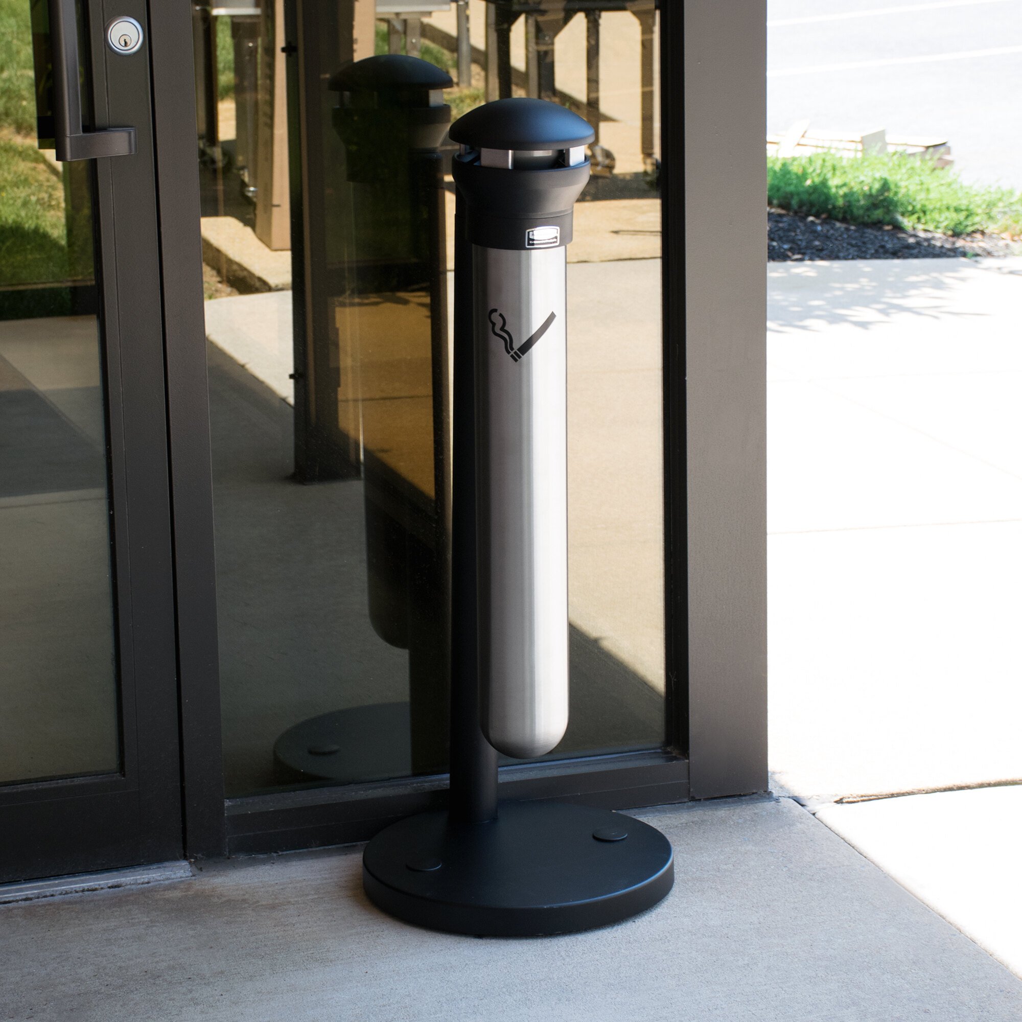 Rubbermaid FG9W3100SSBLA Infinity Stainless Steel with Black Top Base