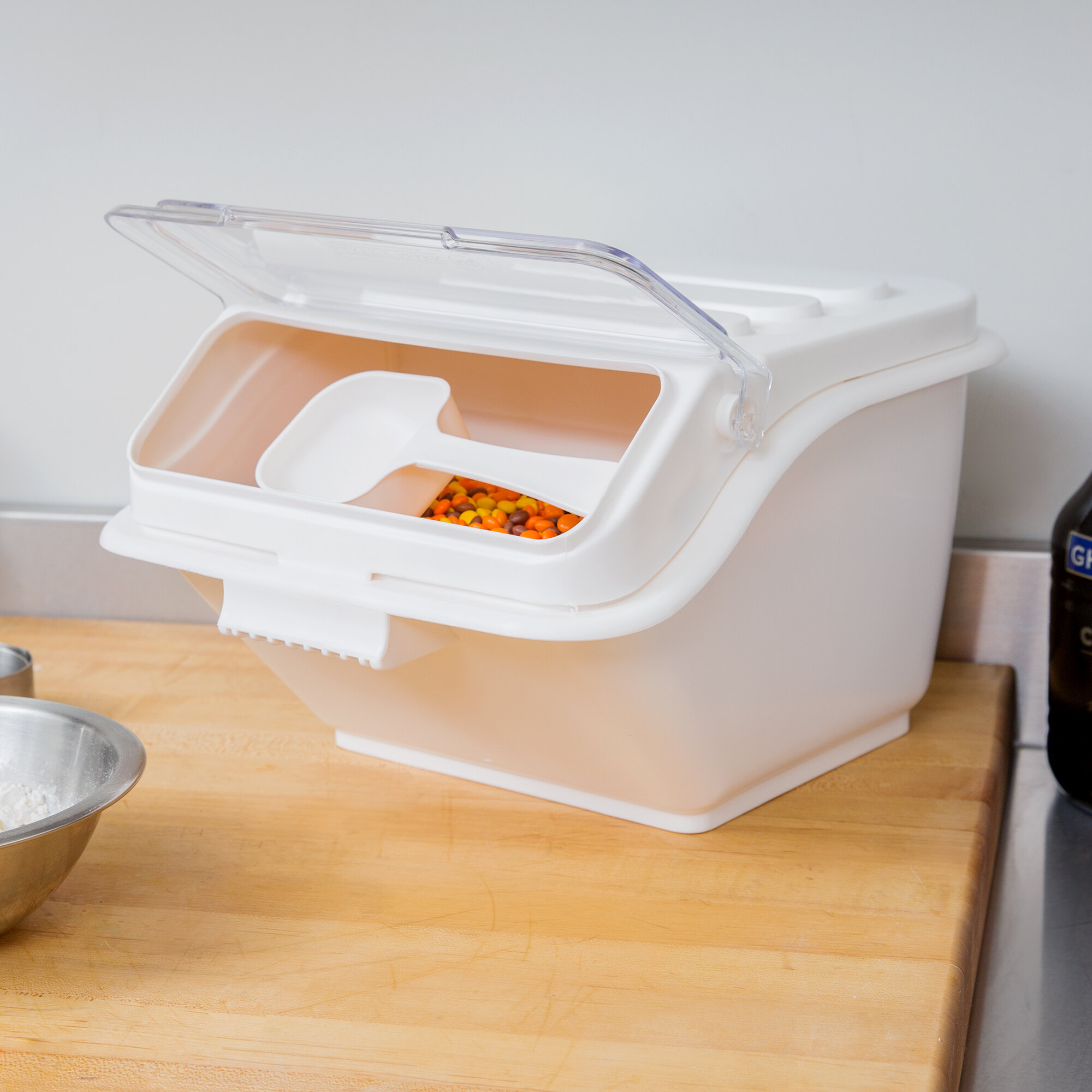 Baker's Mark 2.6 Gallon / 40 Cup Shelf Ingredient Bin with Flip Lid & Scoop