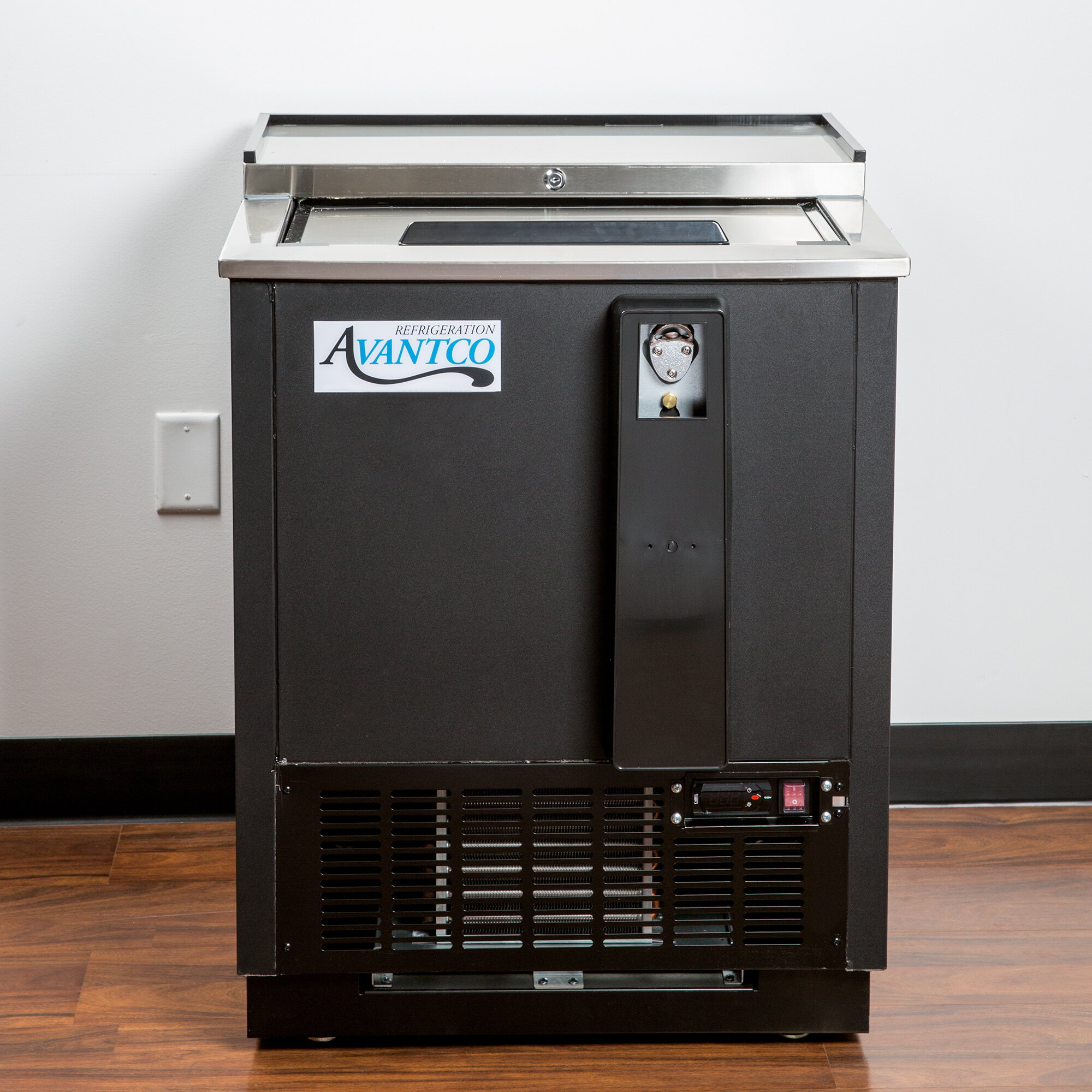 Avantco JBC25 25" Black Commercial Horizontal Beer Bottle Cooler 115V