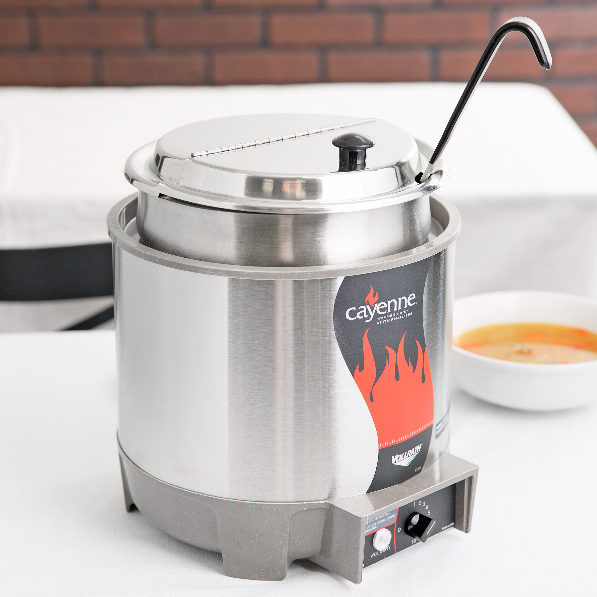 Vollrath 72018 Cayenne 7 Qt. Round "Heat 'n Serve" Rethermalizer