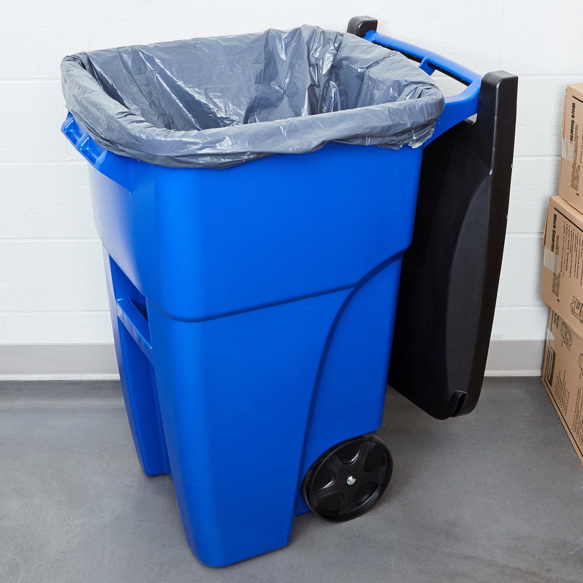 Rubbermaid FG9W2700BLUE Brute 50 Gallon Blue Wheeled Rectangular Trash