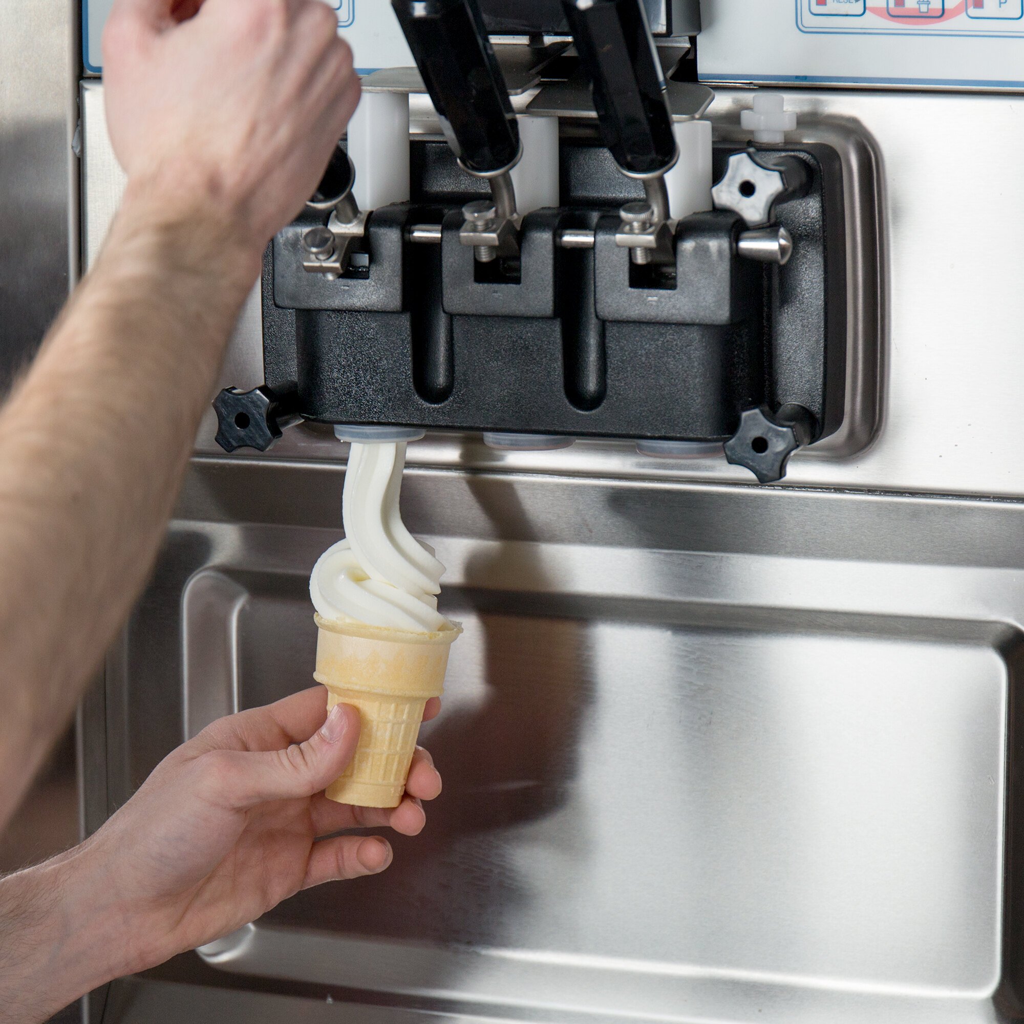 Spaceman 6235ah Soft Serve Ice Cream Machine With Air Pump And 2 Hoppers 208230v 5664