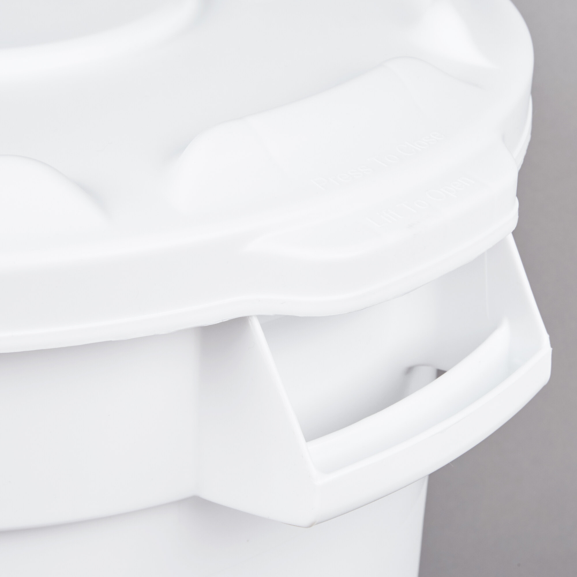 Rubbermaid BRUTE 10 Gallon White "ICE ONLY" Container and Lid