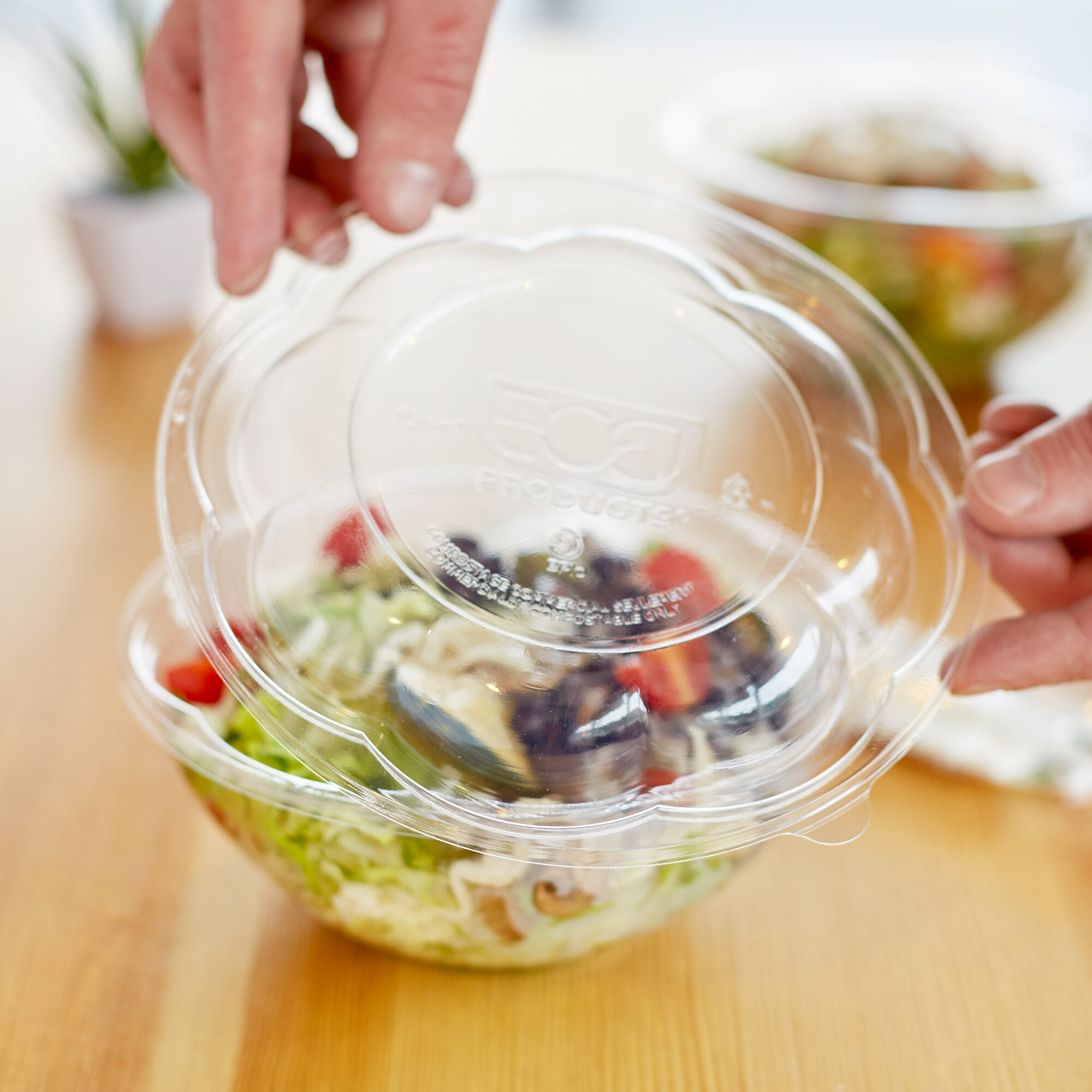 Eco Products EPSB32 32 oz. Clear Compostable Plastic Salad Bowl with Lid 50/Pack
