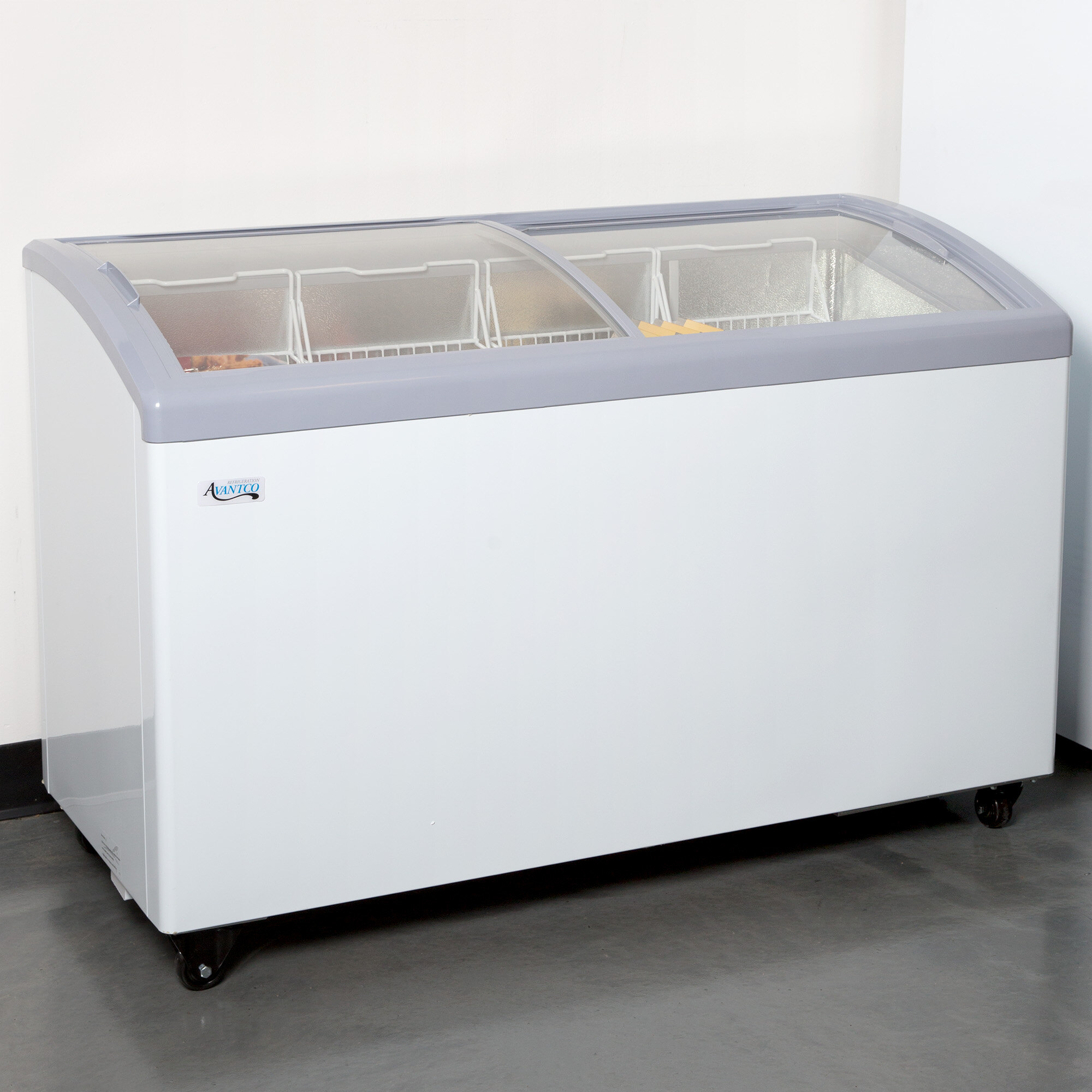 Avantco ICFC13HC Curved Top Display Freezer