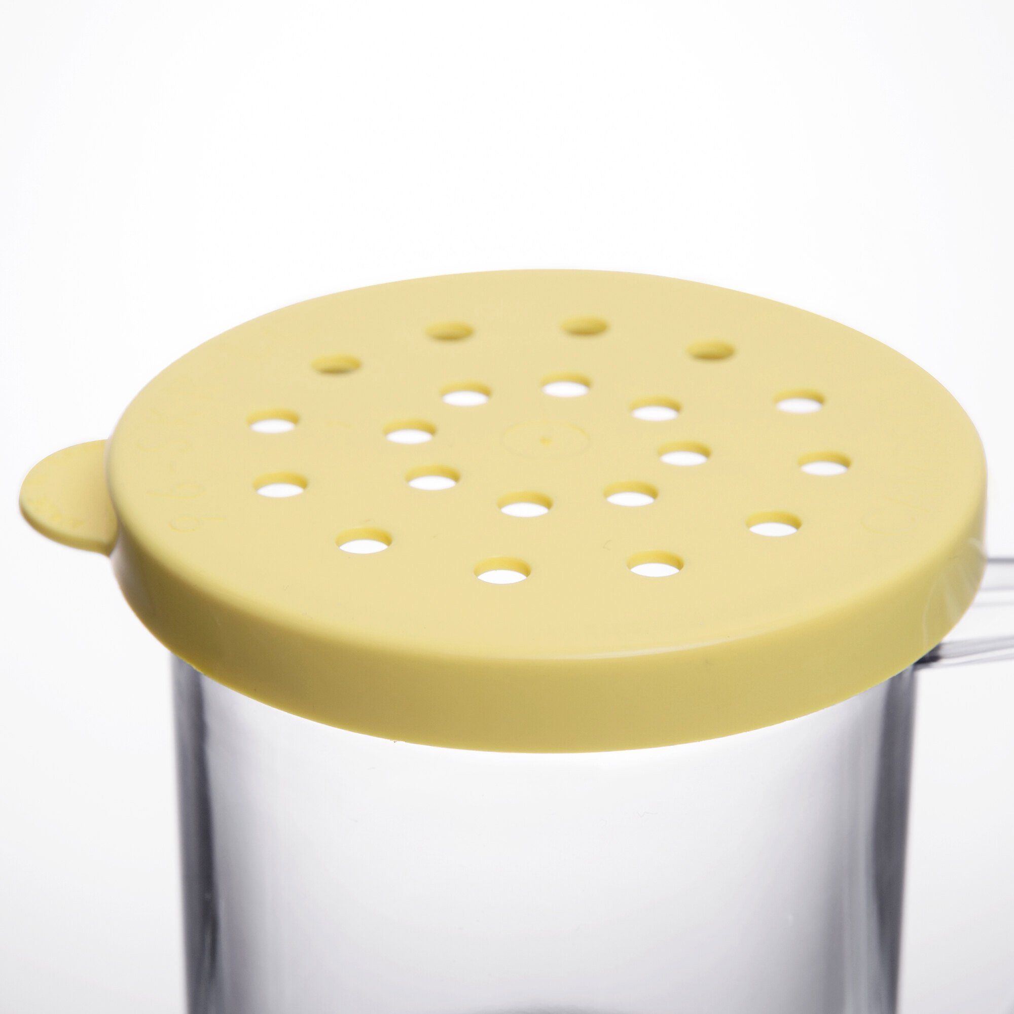 Cambro 96SKRC135 Camwear 10 oz. Polycarbonate Shaker with Yellow Lid ...