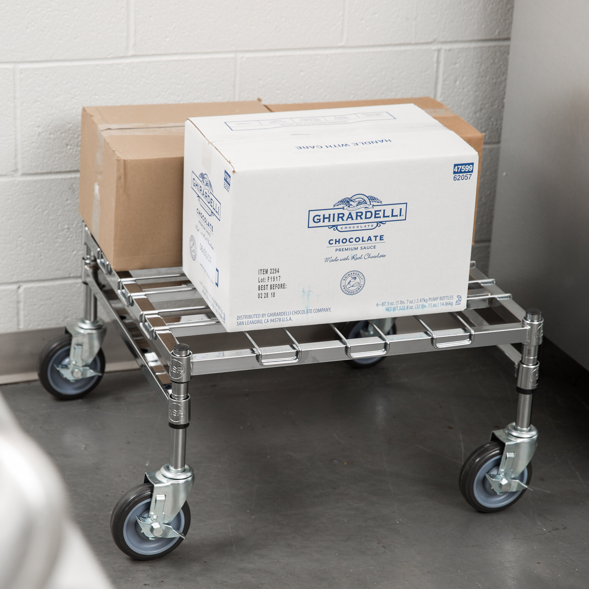 Regency 24" x 24" HeavyDuty Mobile Chrome Dunnage Rack with Mat