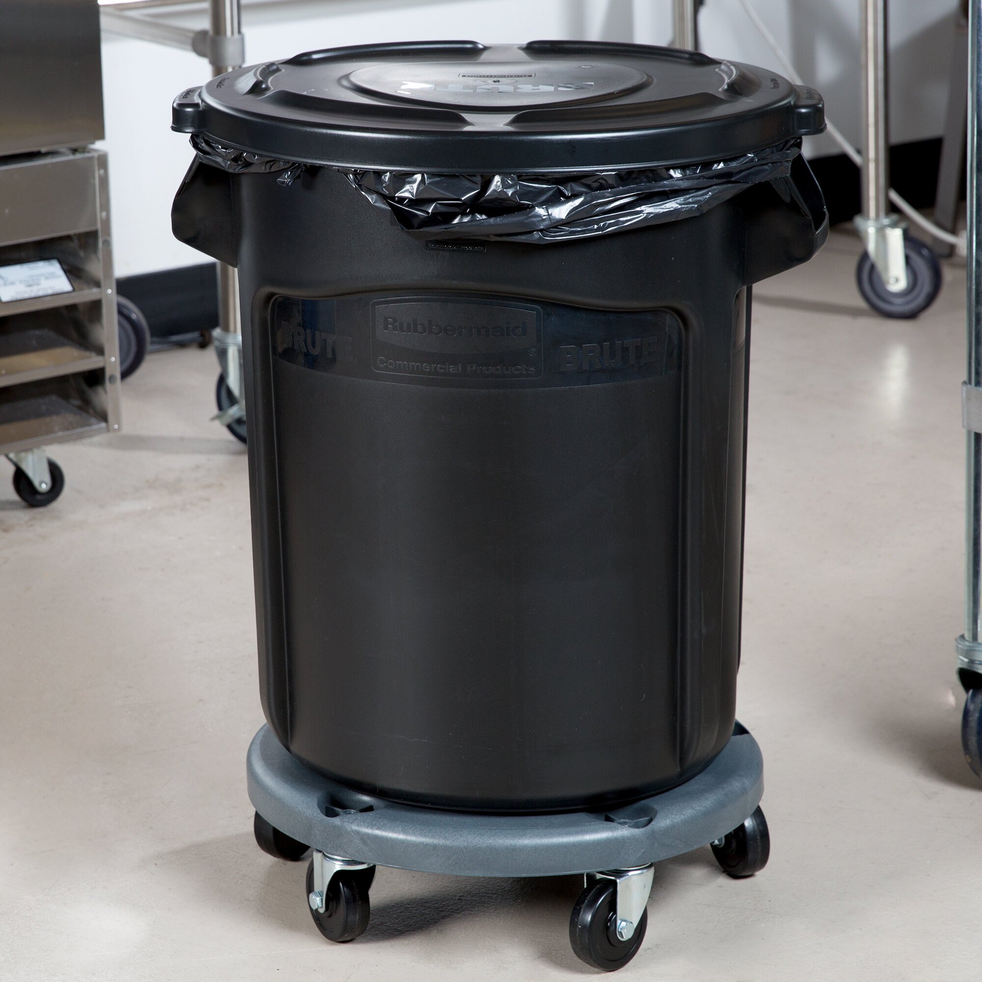 Rubbermaid BRUTE 20 Gallon Black Executive Round Trash Can with Lid and