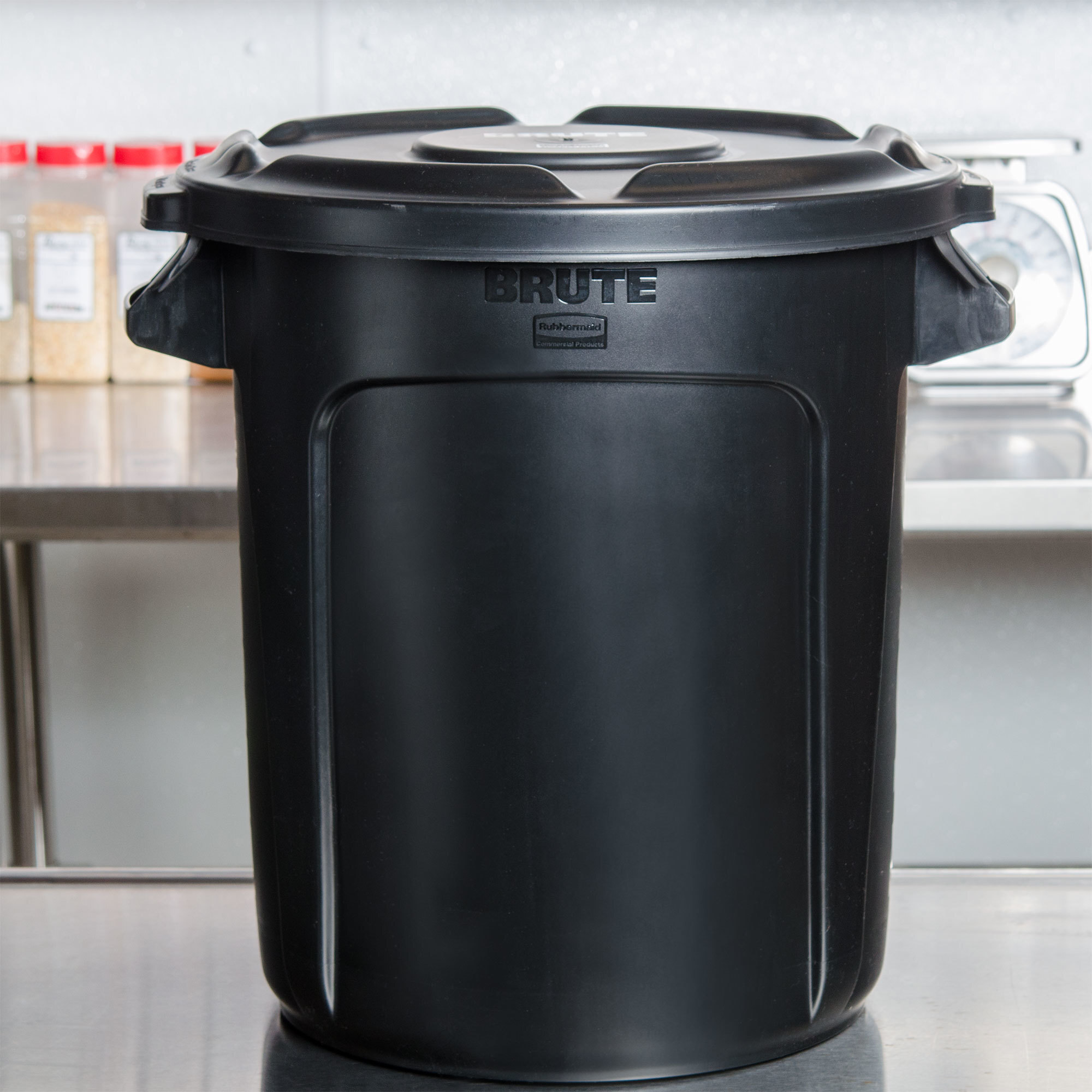 brute-10-gallon-trash-can-with-lid