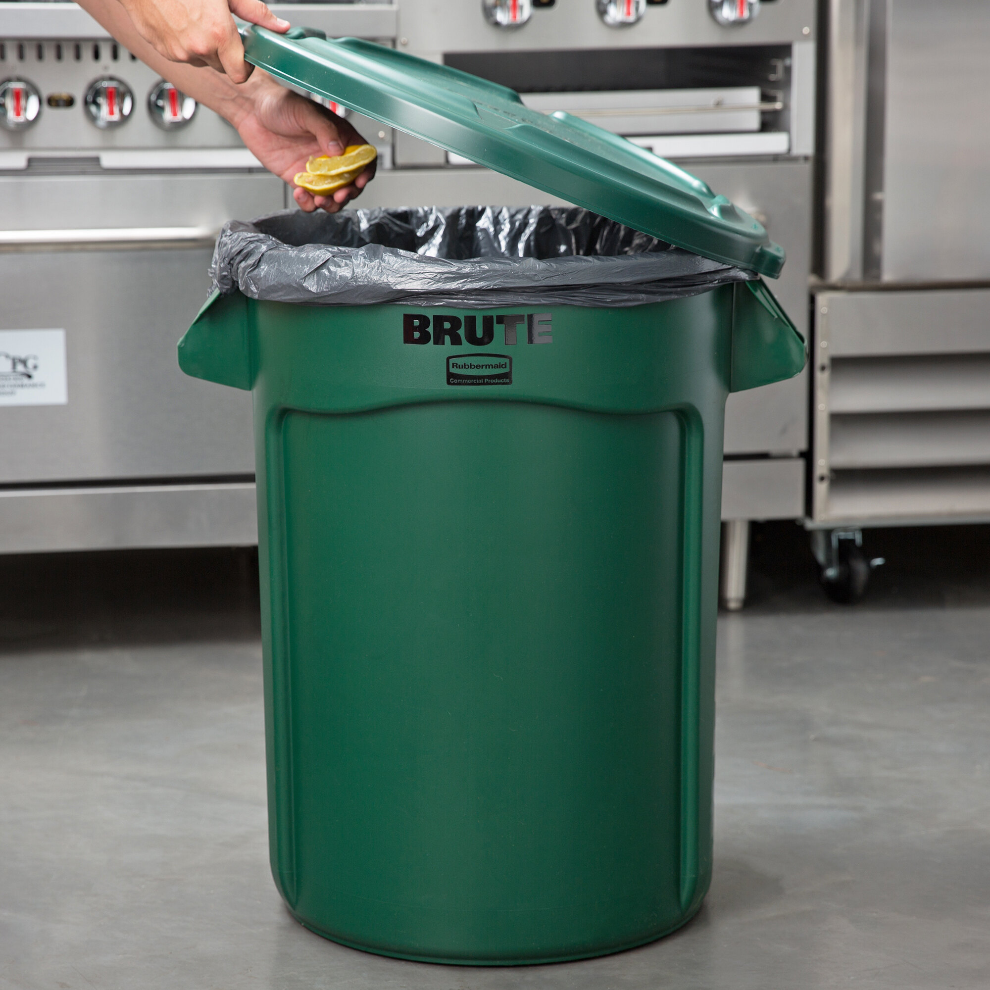 Rubbermaid BRUTE 32 Gallon Green Round Trash Can and Lid