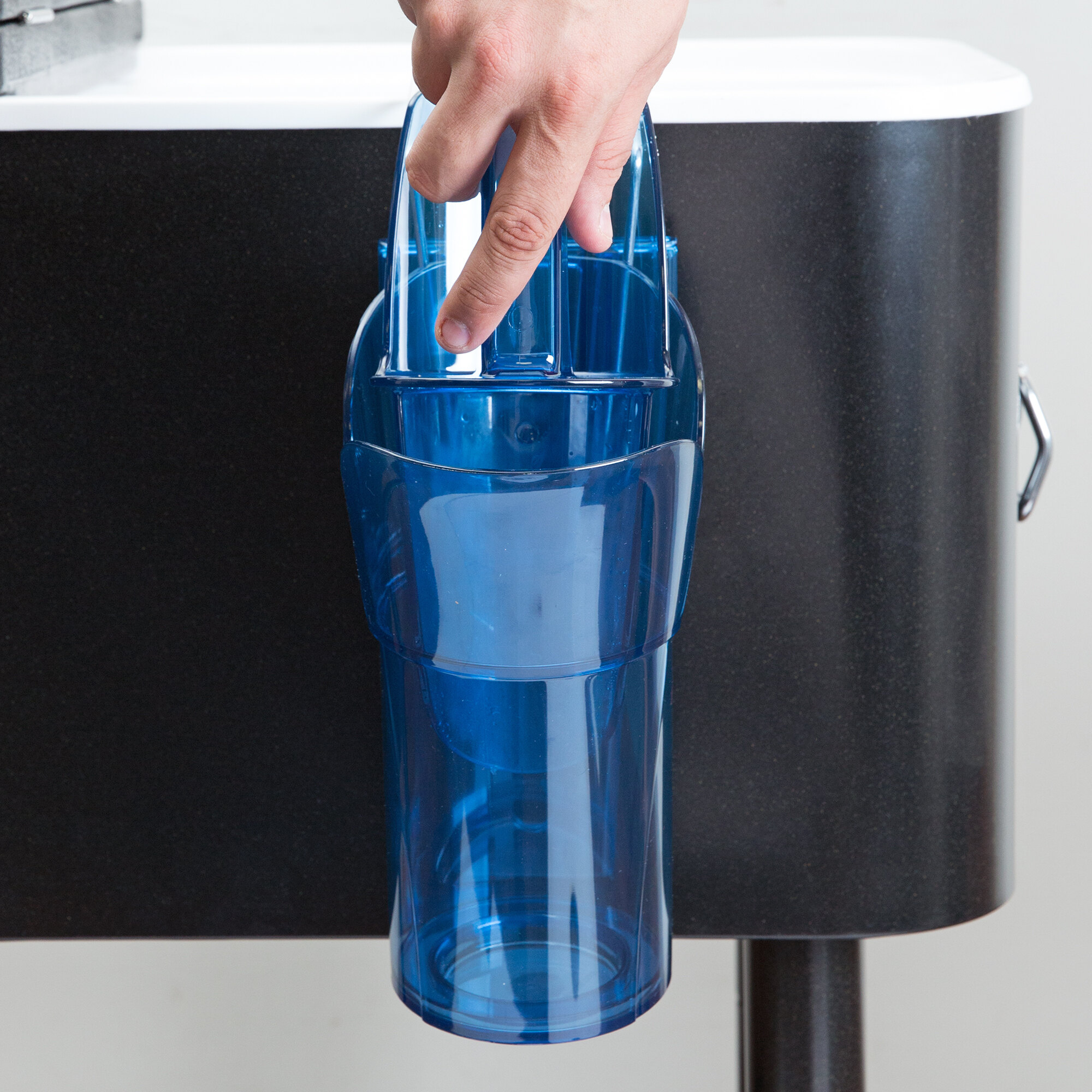 San Jamar SI7000 SafTIce Ice Scoop Holder with 1216 oz. Ice Scoop