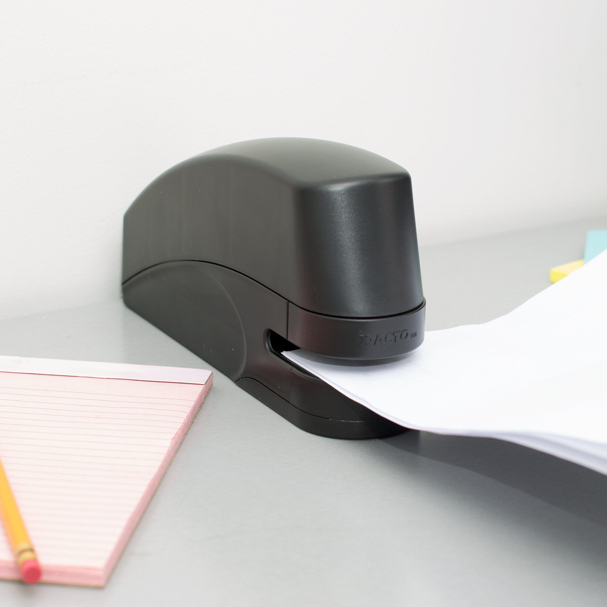 XActo 73101 20 Sheet Black Full Strip Electric Stapler