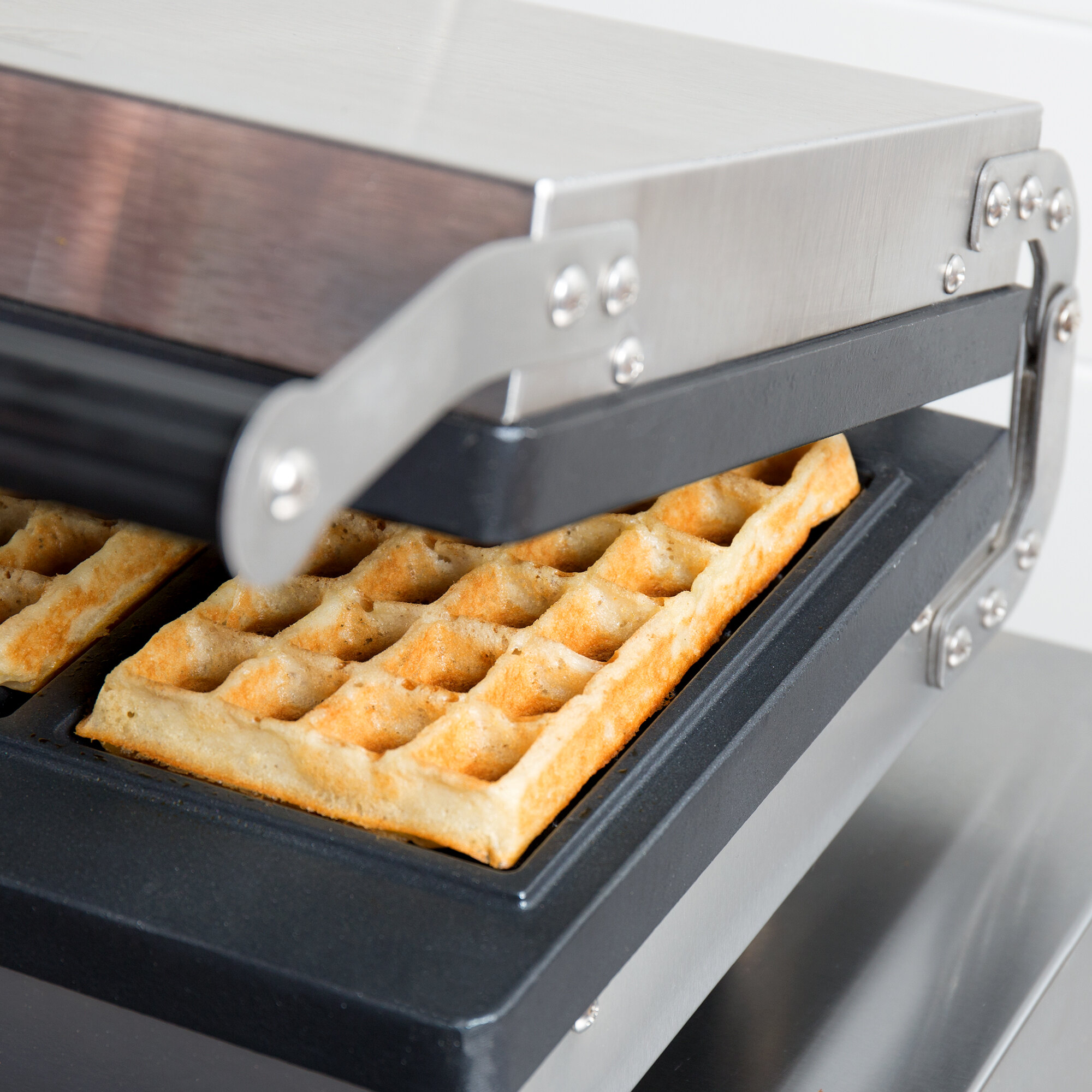 Carnival King WBS46 Brussels Style Waffle Maker with Timer 120V