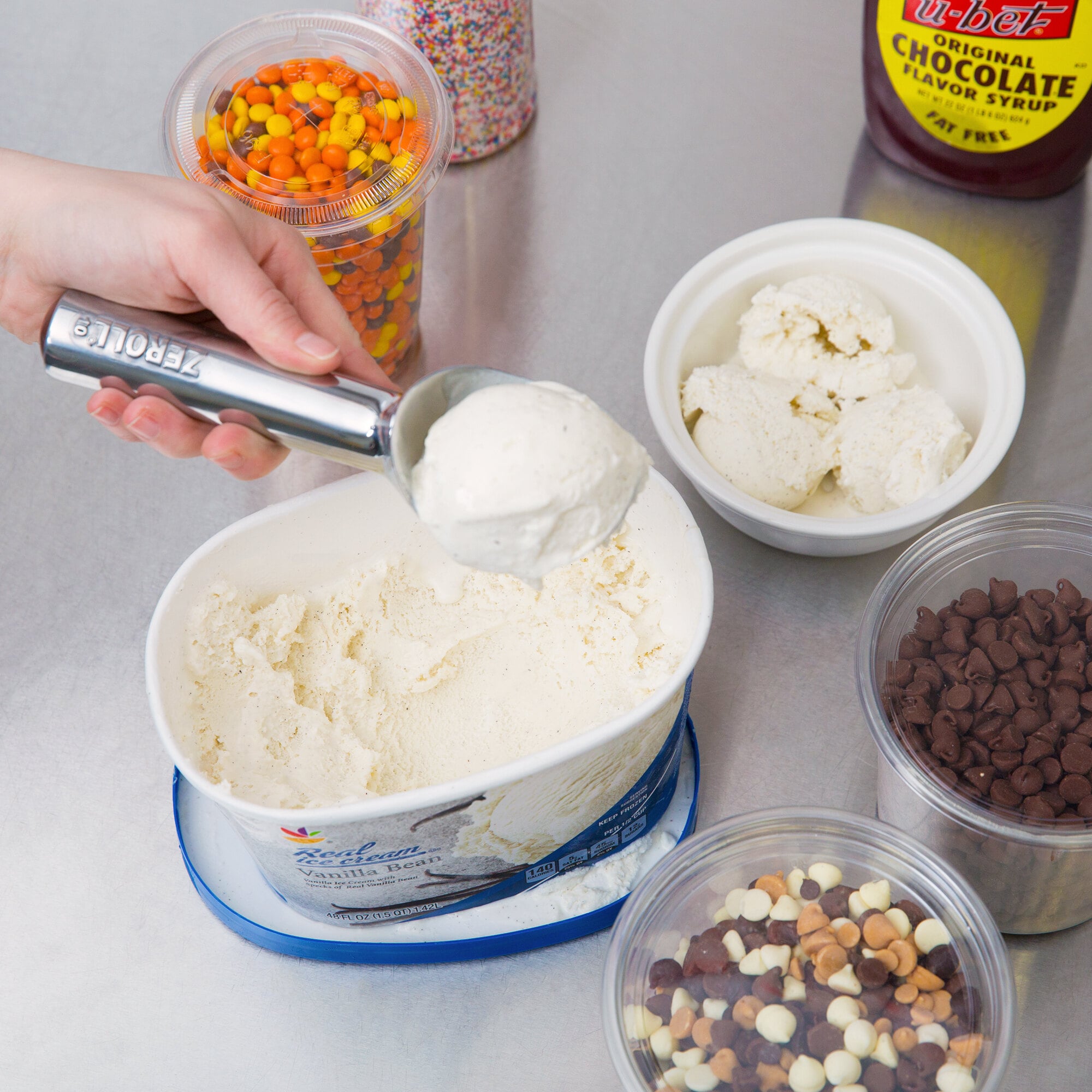 Zeroll 1010 10 Aluminum Ice Cream Scoop / Dipper