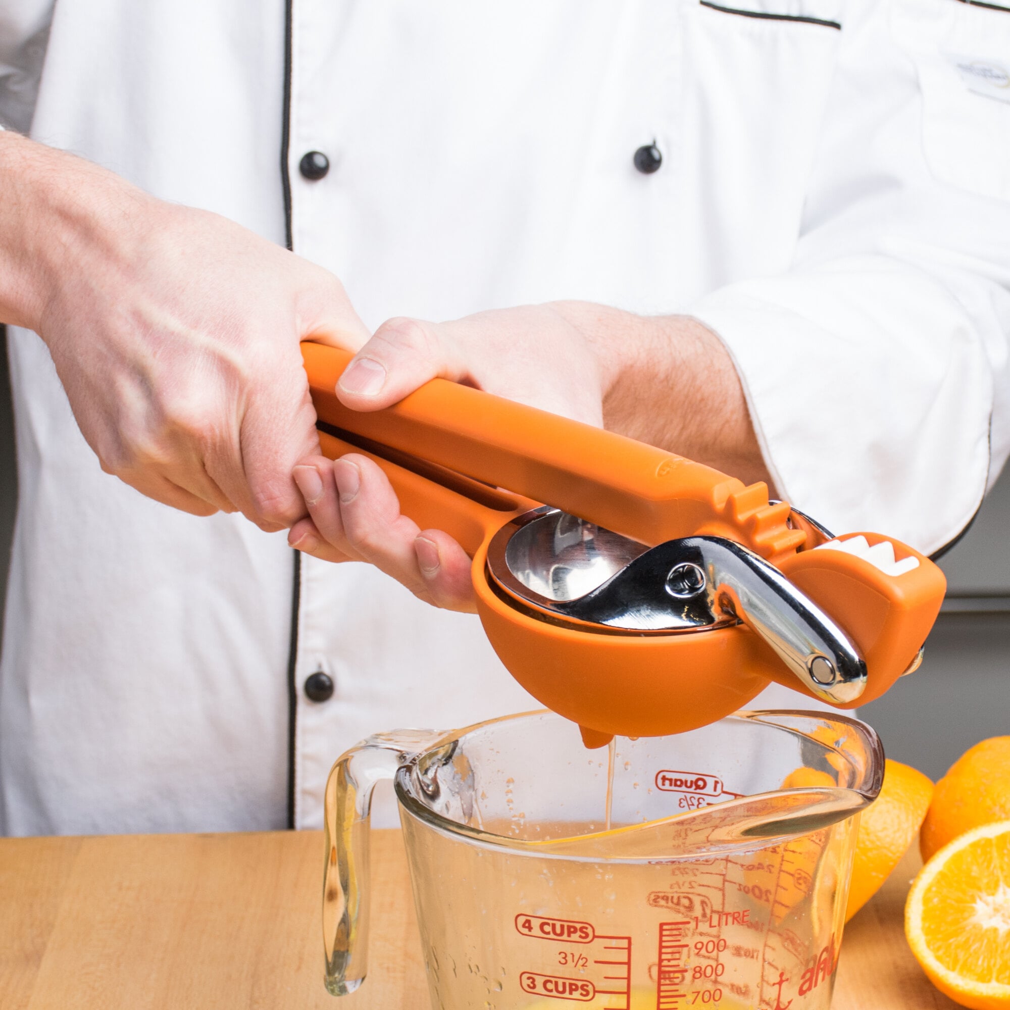Chef'n 102408008 FreshForce™ Hand Held Orange Citrus Juicer/Squeezer