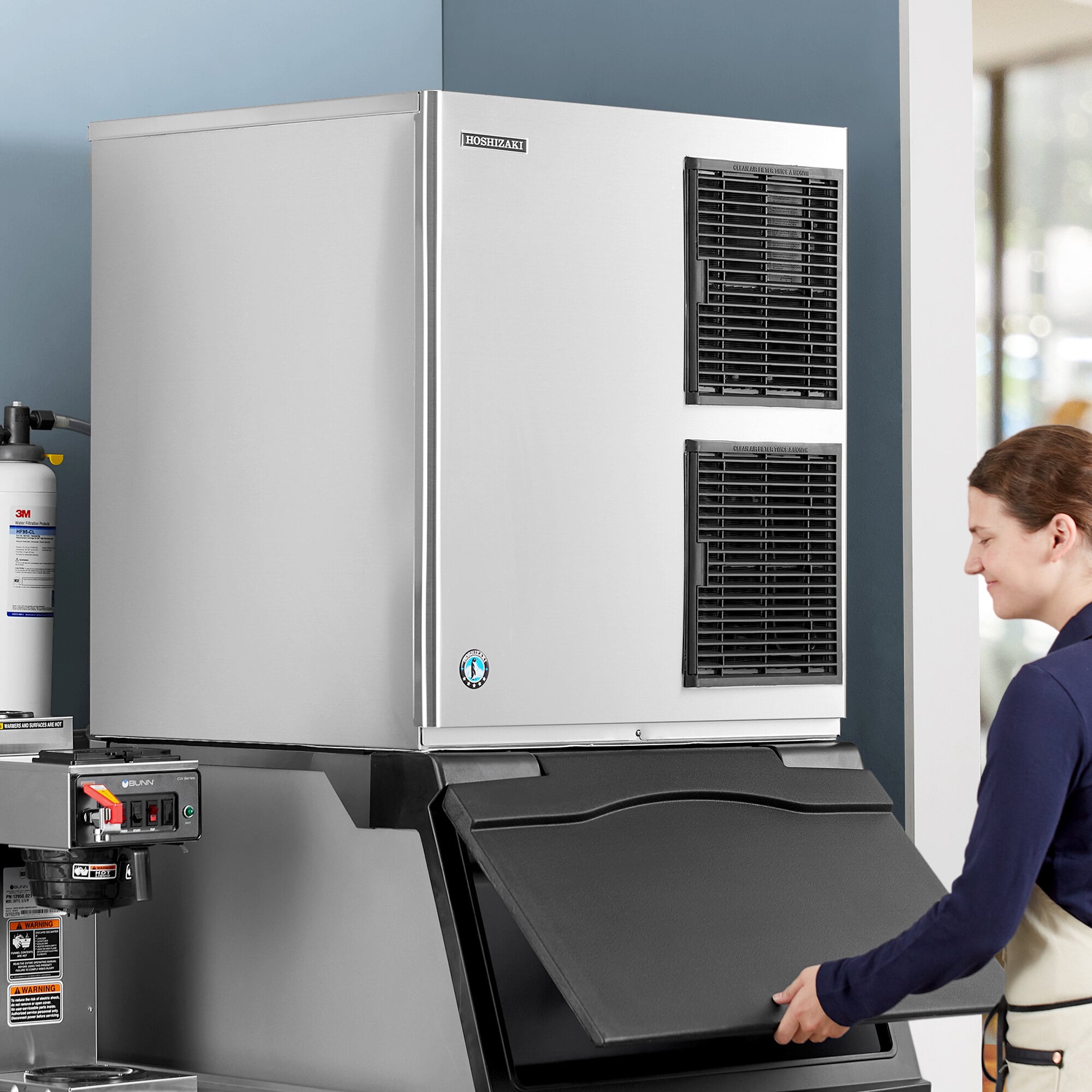 30" Machine à glaçons croissant à refroidissement par air Hoshizaki KM-901MAJ - 950 lb. — image 5