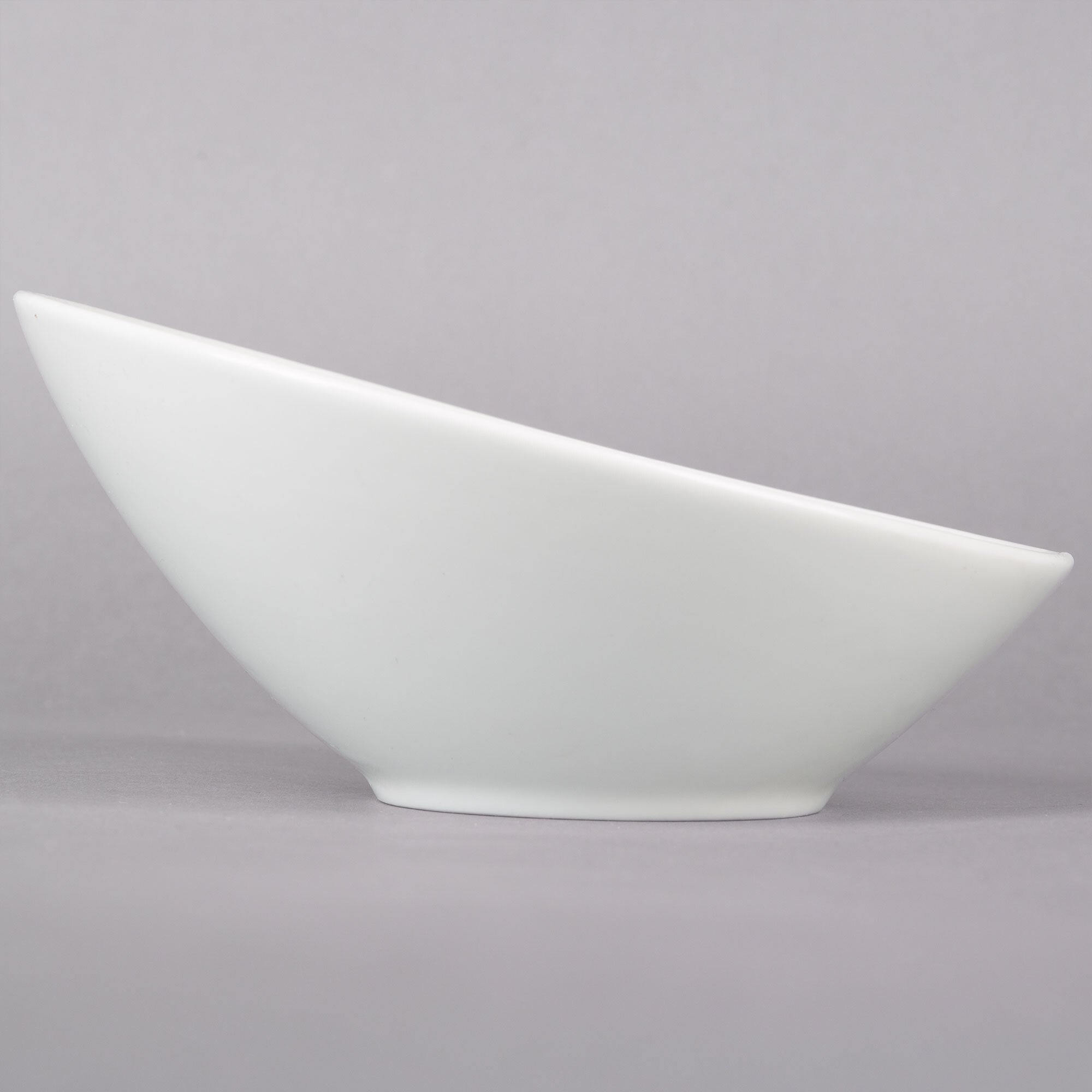 Acopa 13 oz. Bright White Slanted Porcelain Bowl - 12/Pack