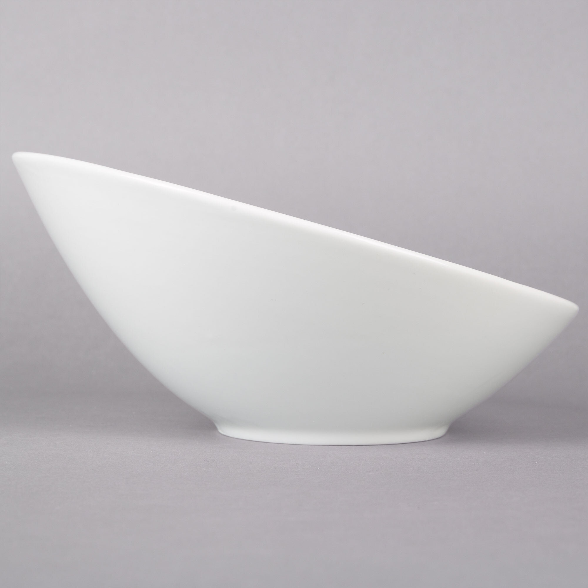 Acopa 20 oz. Bright White Slanted Porcelain Bowl - 6/Pack