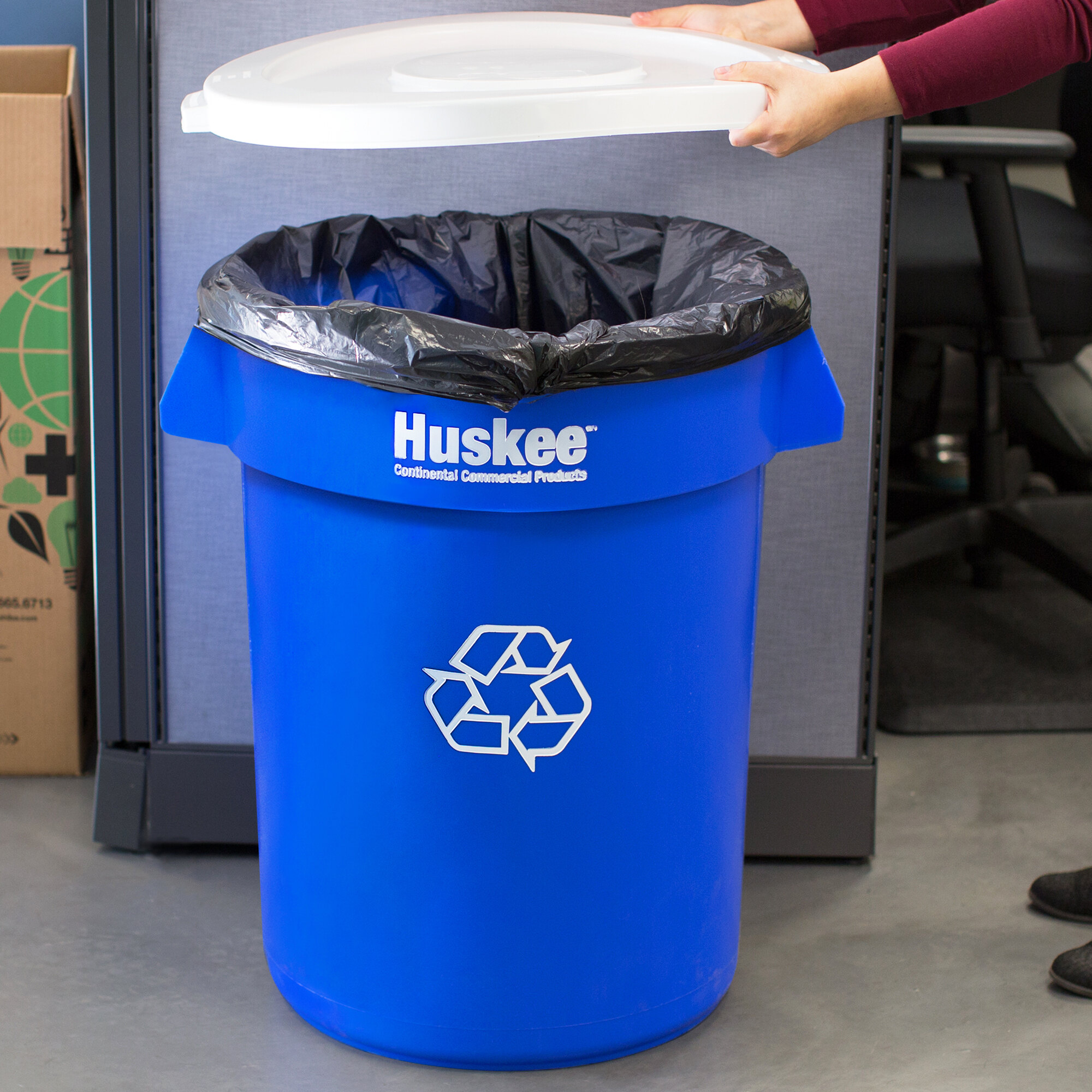 Continental Huskee 32 Gallon Blue Round Recycling Trash Can and Lid Kit