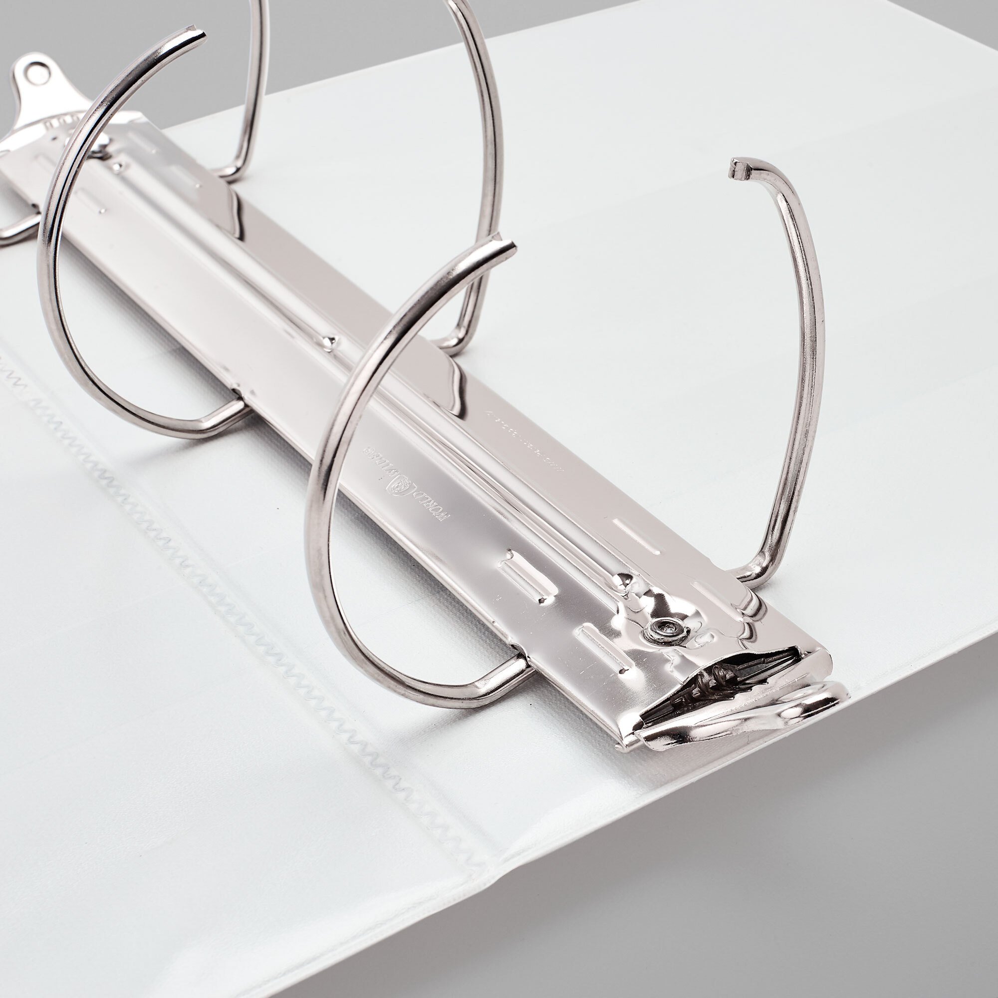 Avery 09801 DuraHinge White View Binder with 4" NonLocking One Touch