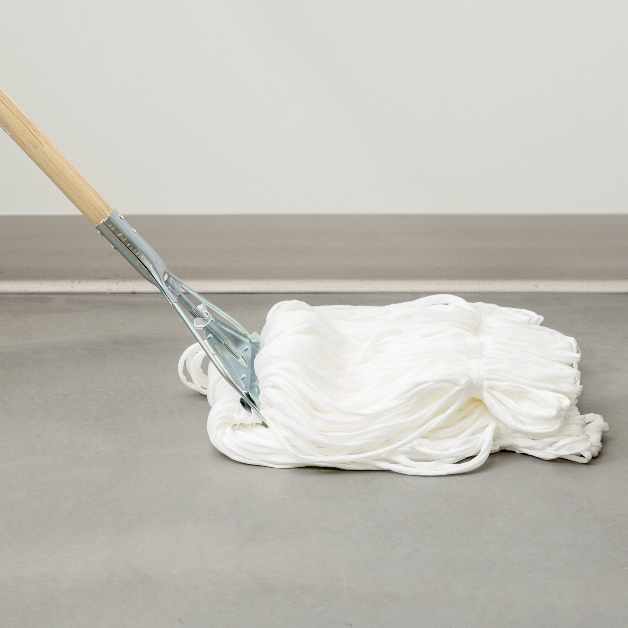 Carlisle 36932000 17 oz. Knitted Fleece Rough Surface Mop Head with 1" Band