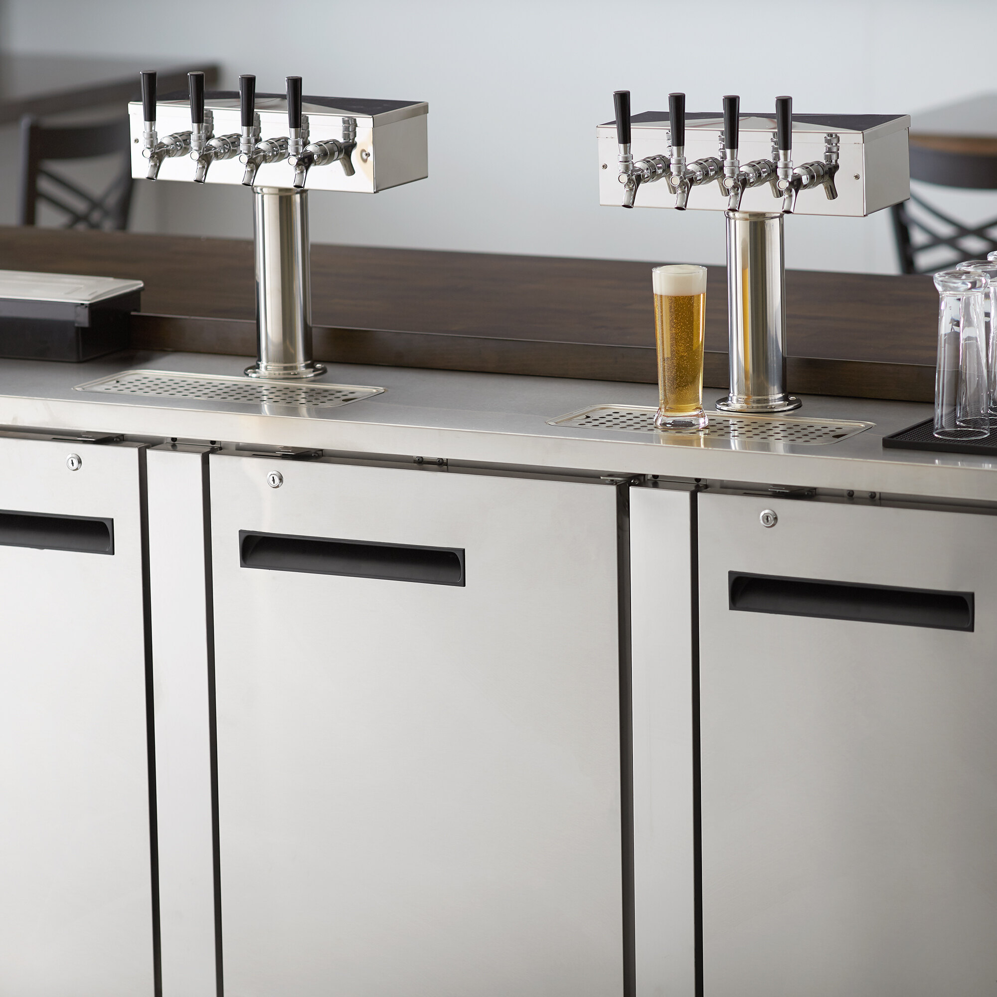 Avantco UDD4HCS (2) Four Tap Kegerator Beer Dispenser Stainless