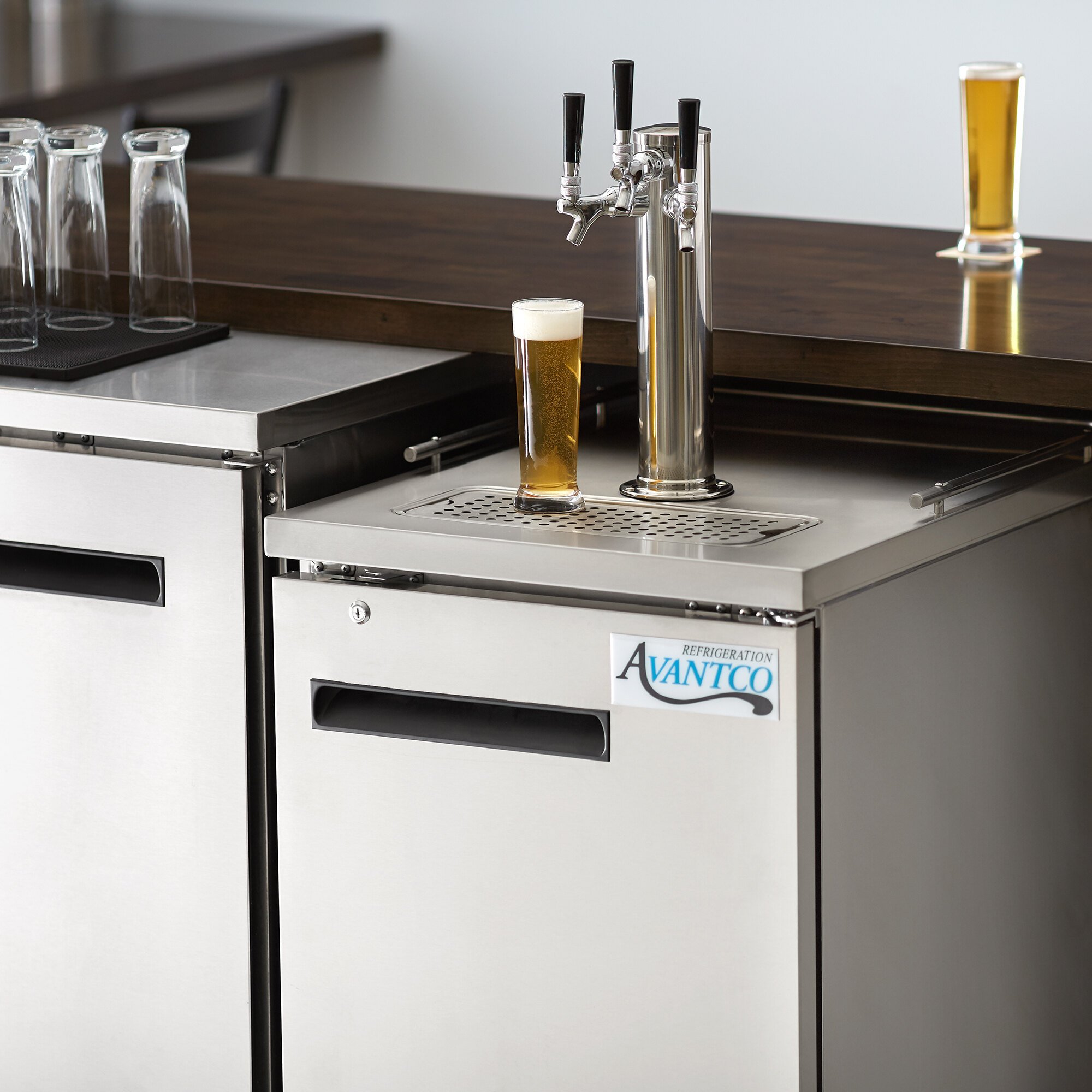 Avantco UDD1HCS Triple Tap Kegerator Beer Dispenser Stainless