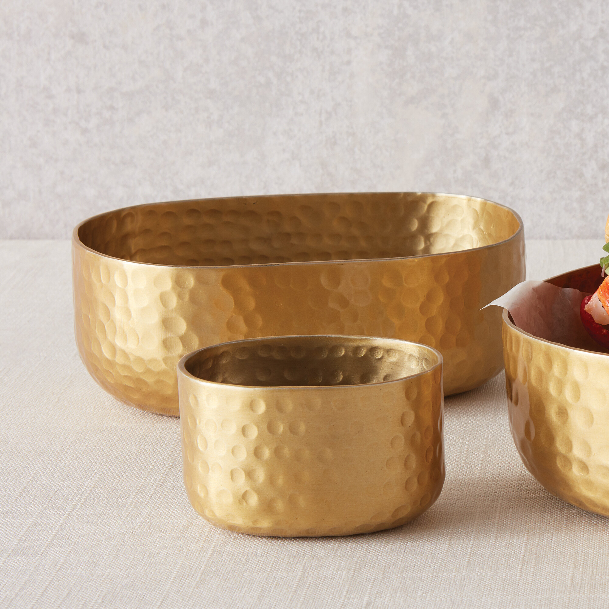 American Metalcraft ABHG46 25 oz. Gold Hammered Aluminum Oval Serving Bowl