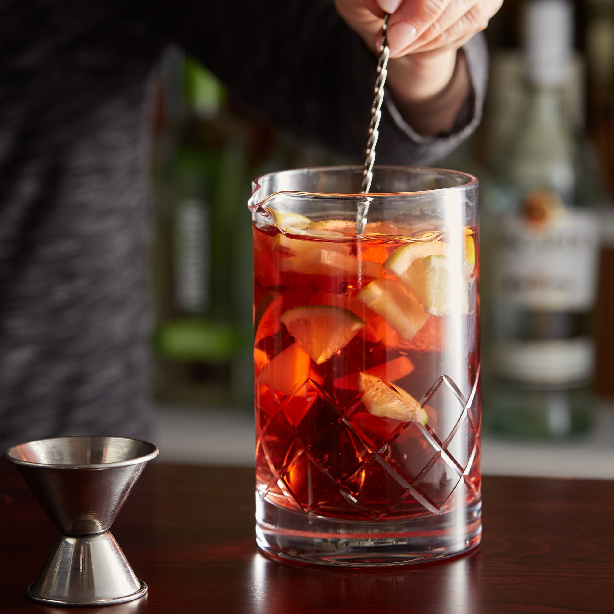 Acopa 25 oz. Diamond Cut Cocktail Stirring / Mixing Glass