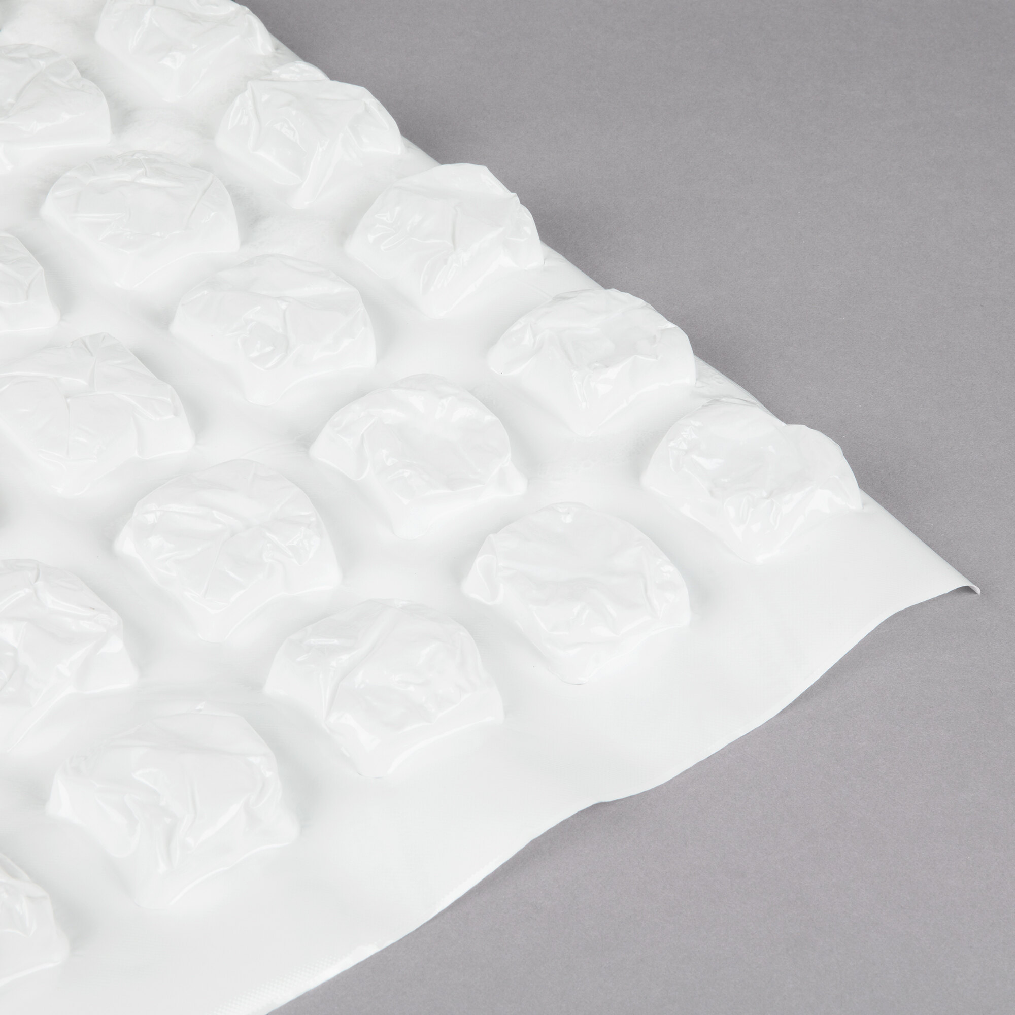 MicroIce® 16" x 25" Cold Blanket 66 Cube