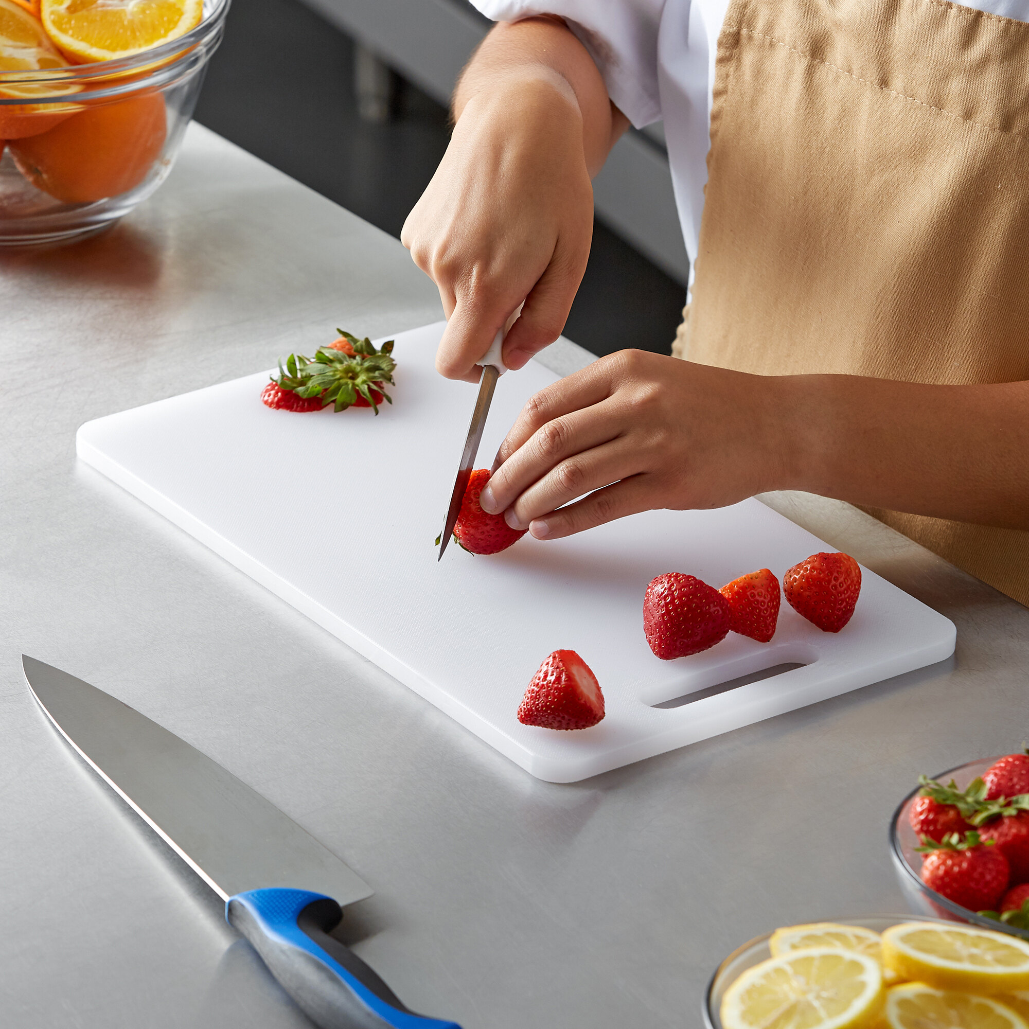 15" White Cutting Board w/ Handle (15" x 9" x 1/2")